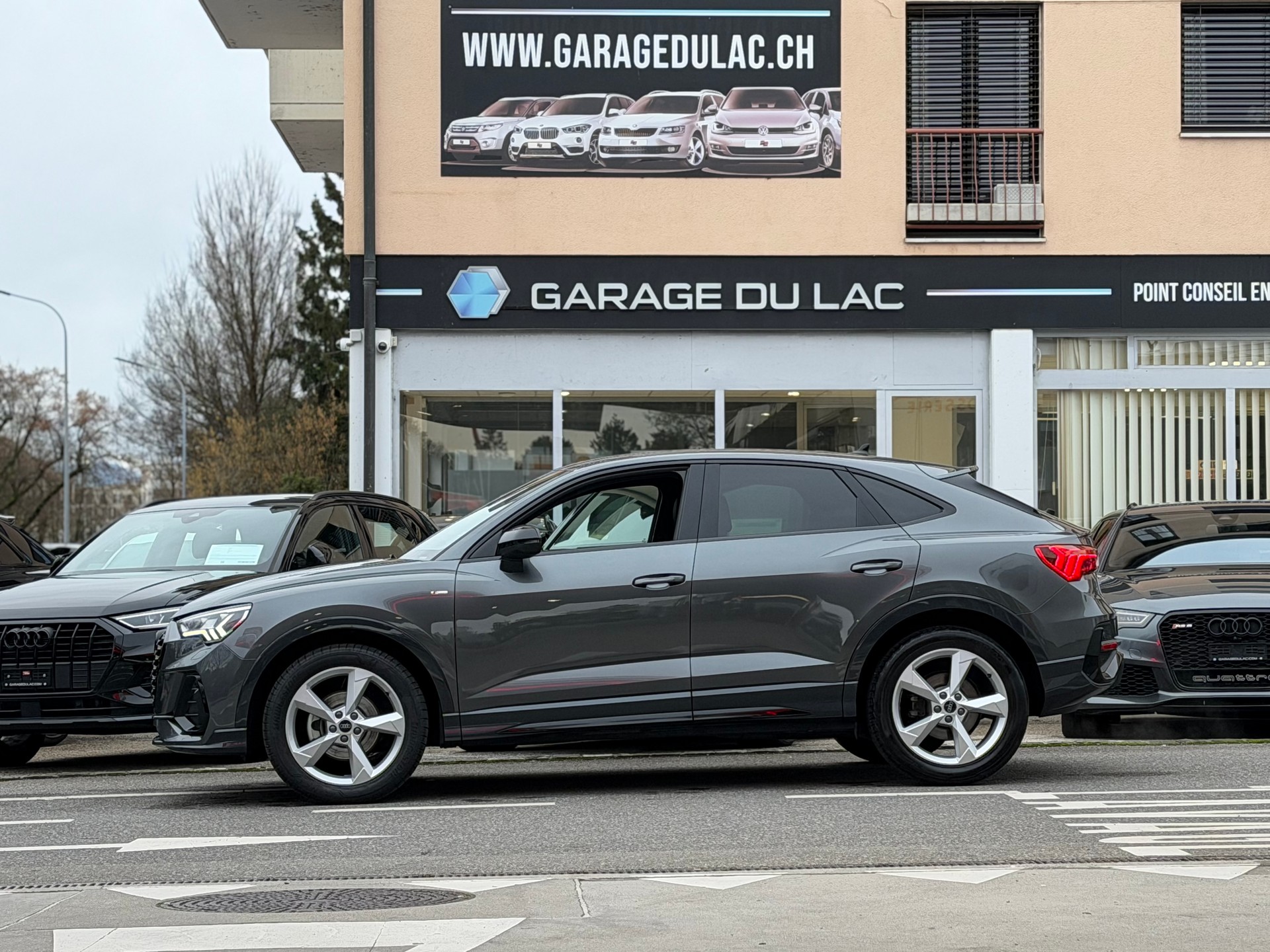 AUDI Q3 Sportback 35 TFSI S line S-tronic-showroom-element-3