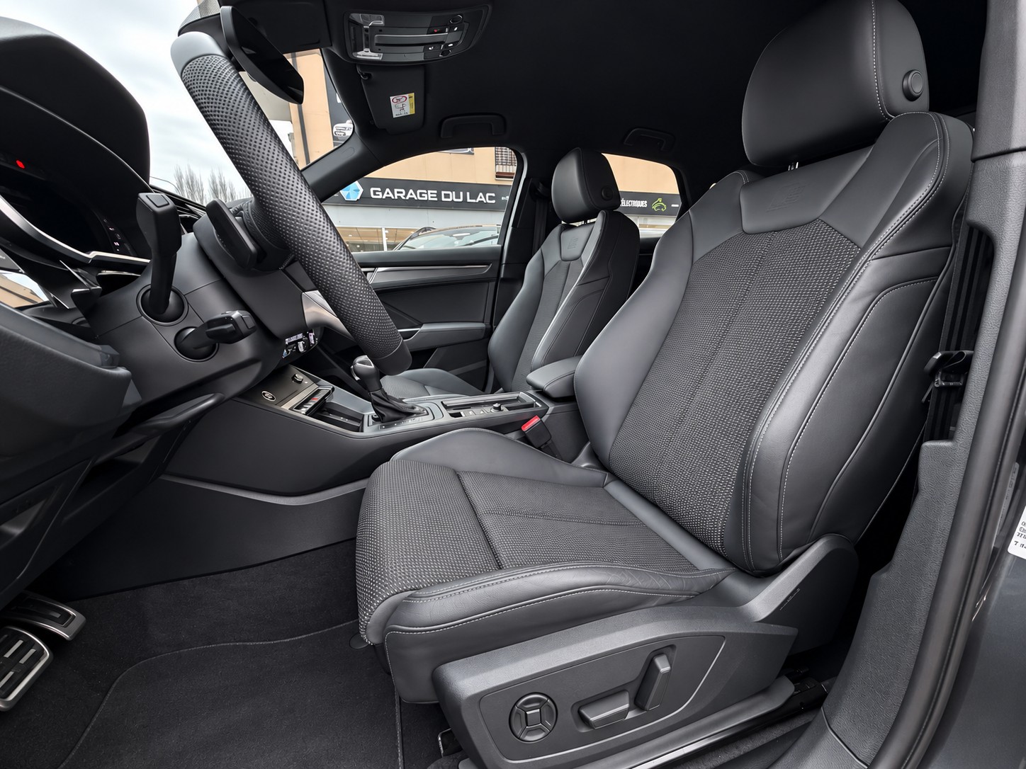 AUDI Q3 Sportback 35 TFSI S line S-tronic-image-9