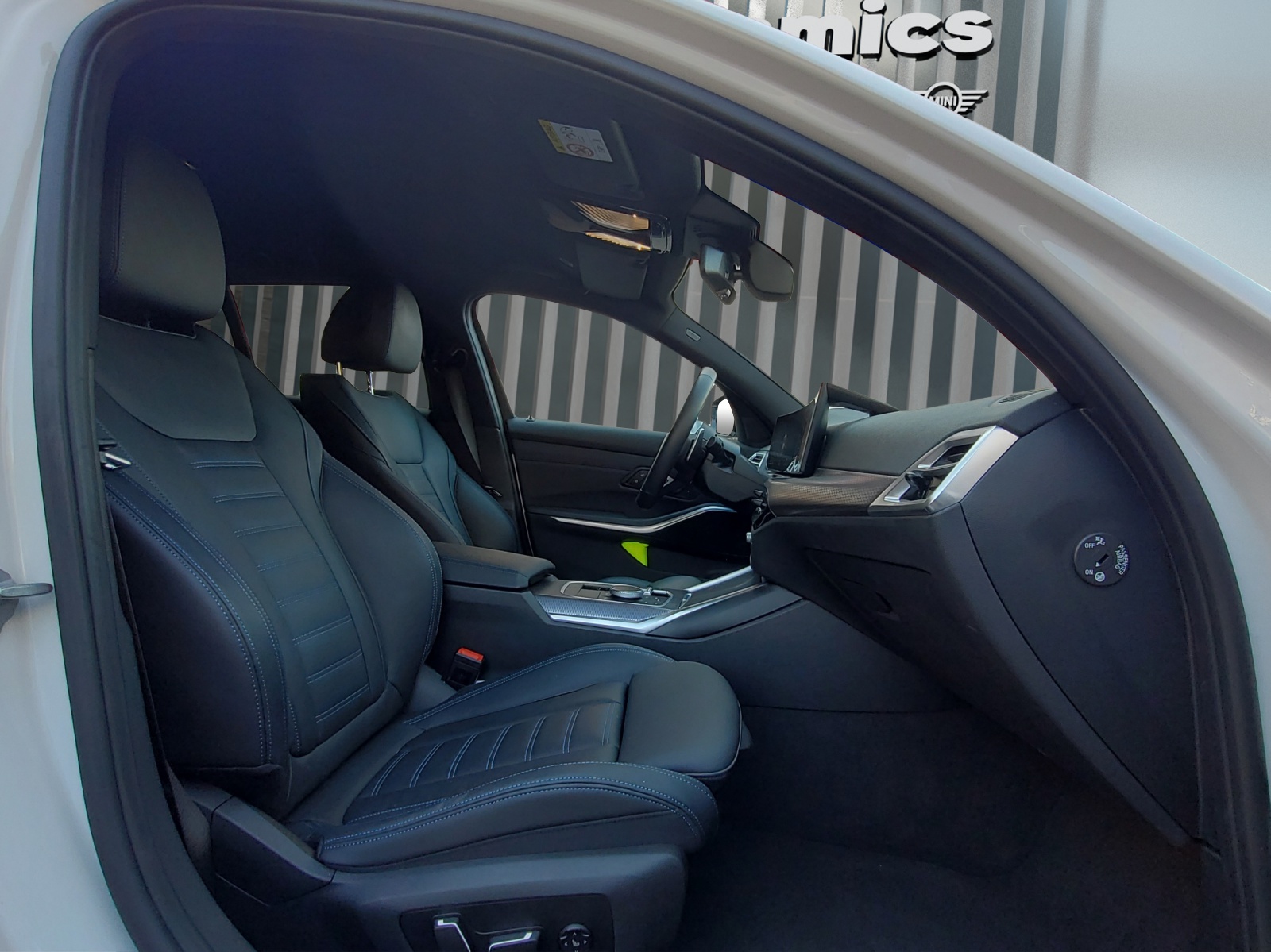 BMW 320d xDrive Touring M Sportpaket-image-16