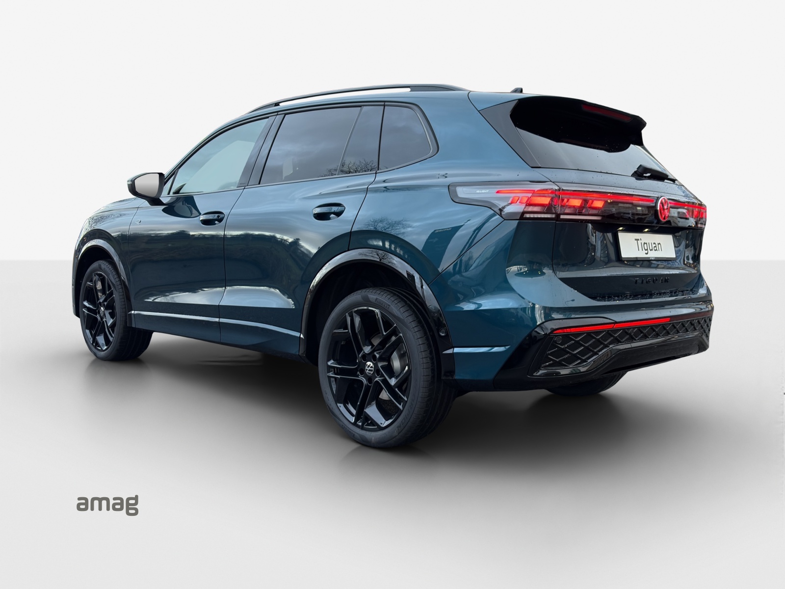 VW Tiguan 2.0 TSI DSG R-Line 4Motion-image-2