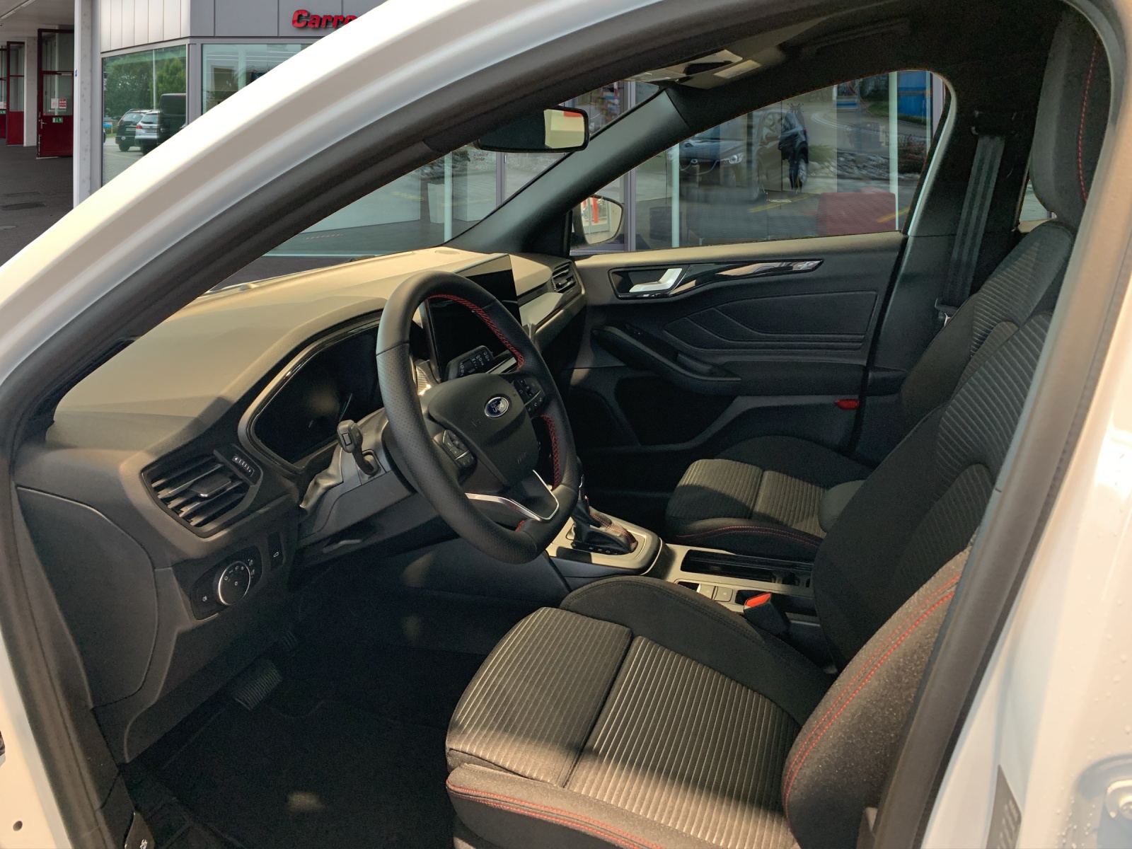 FORD Focus SW 1.0i EcoB Hybrid 155 ST-Line-image-6