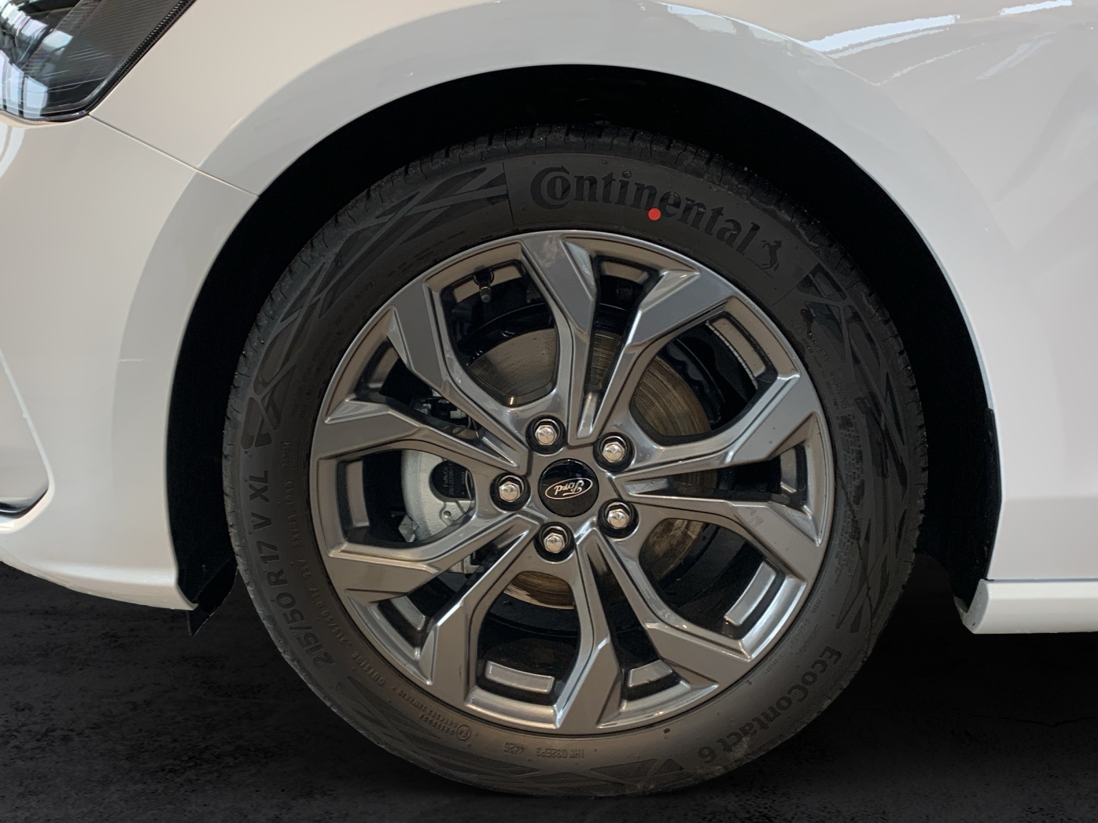 FORD Focus SW 1.0i EcoB Hybrid 155 ST-Line-image-11