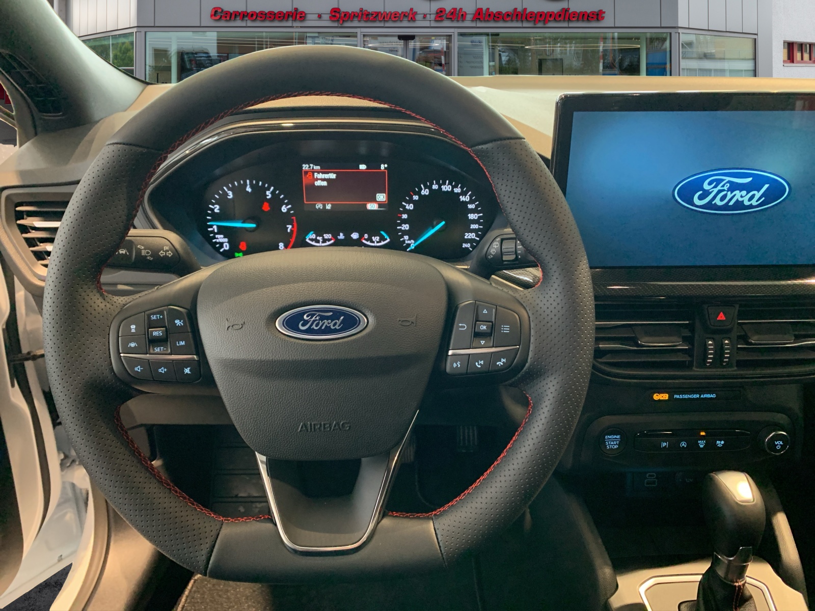 FORD Focus SW 1.0i EcoB Hybrid 155 ST-Line-image-8