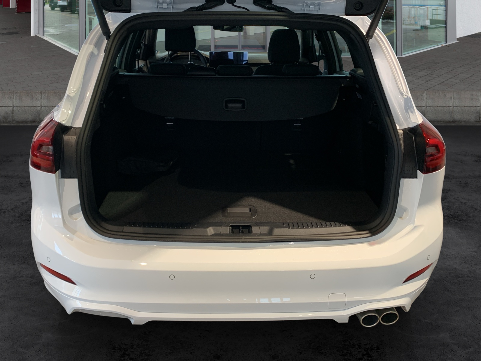 FORD Focus SW 1.0i EcoB Hybrid 155 ST-Line-image-10