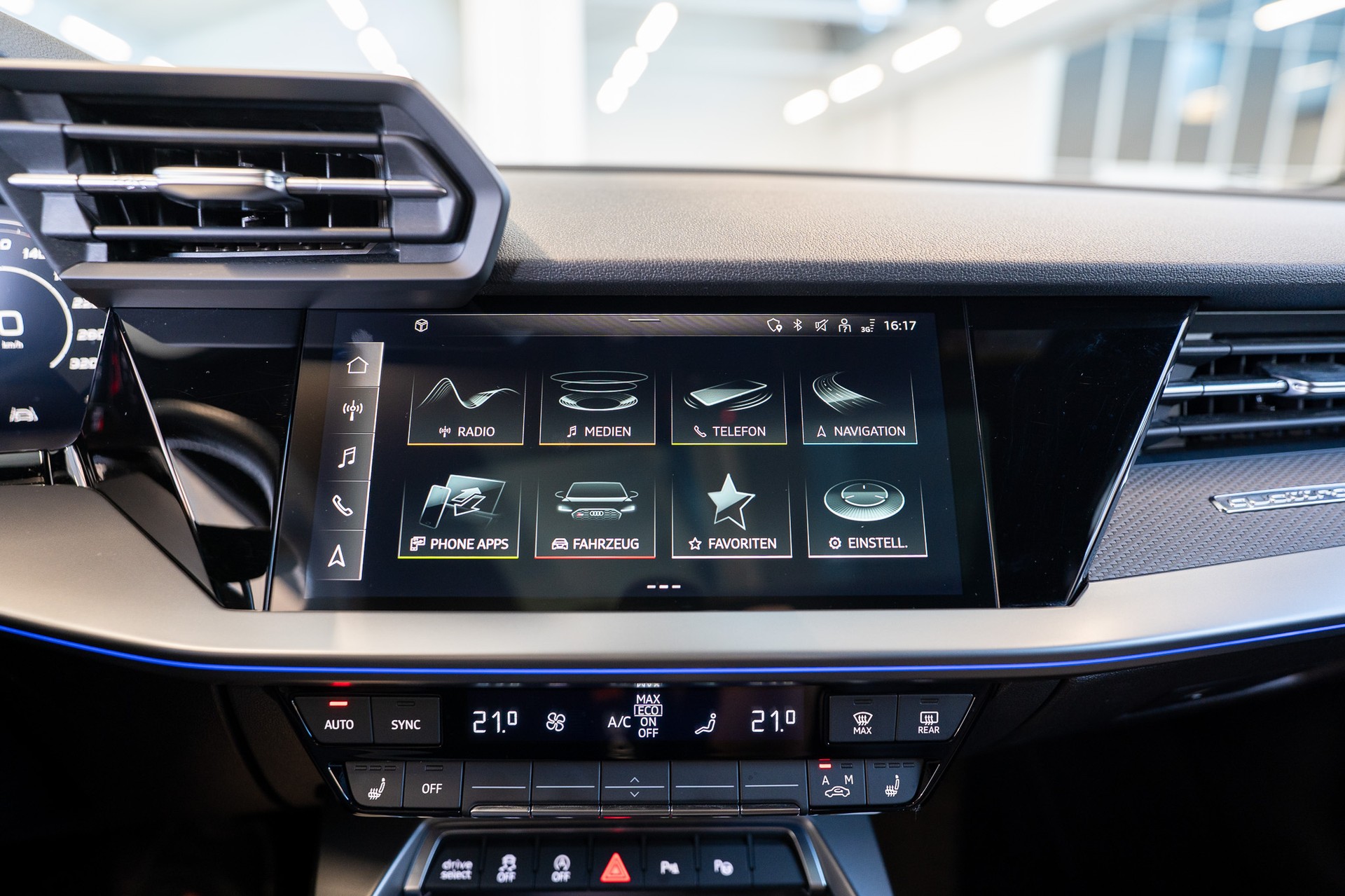 AUDI RS3 Sportback 2.5 TFSI quattro S-Tronic / Panorama / Rückfahrkamera-image-22