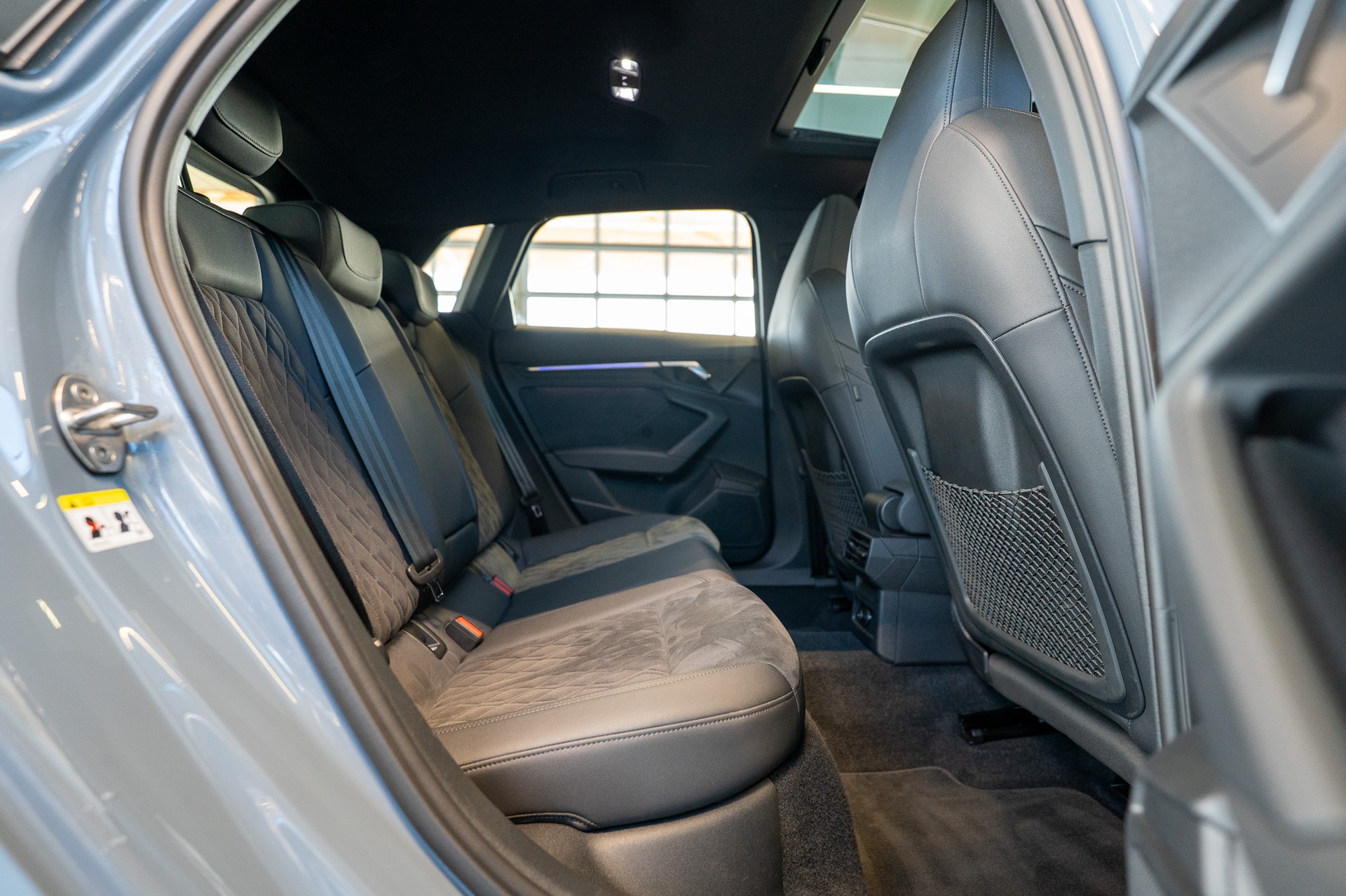 AUDI RS3 Sportback 2.5 TFSI quattro S-Tronic / Panorama / Rückfahrkamera-image-14