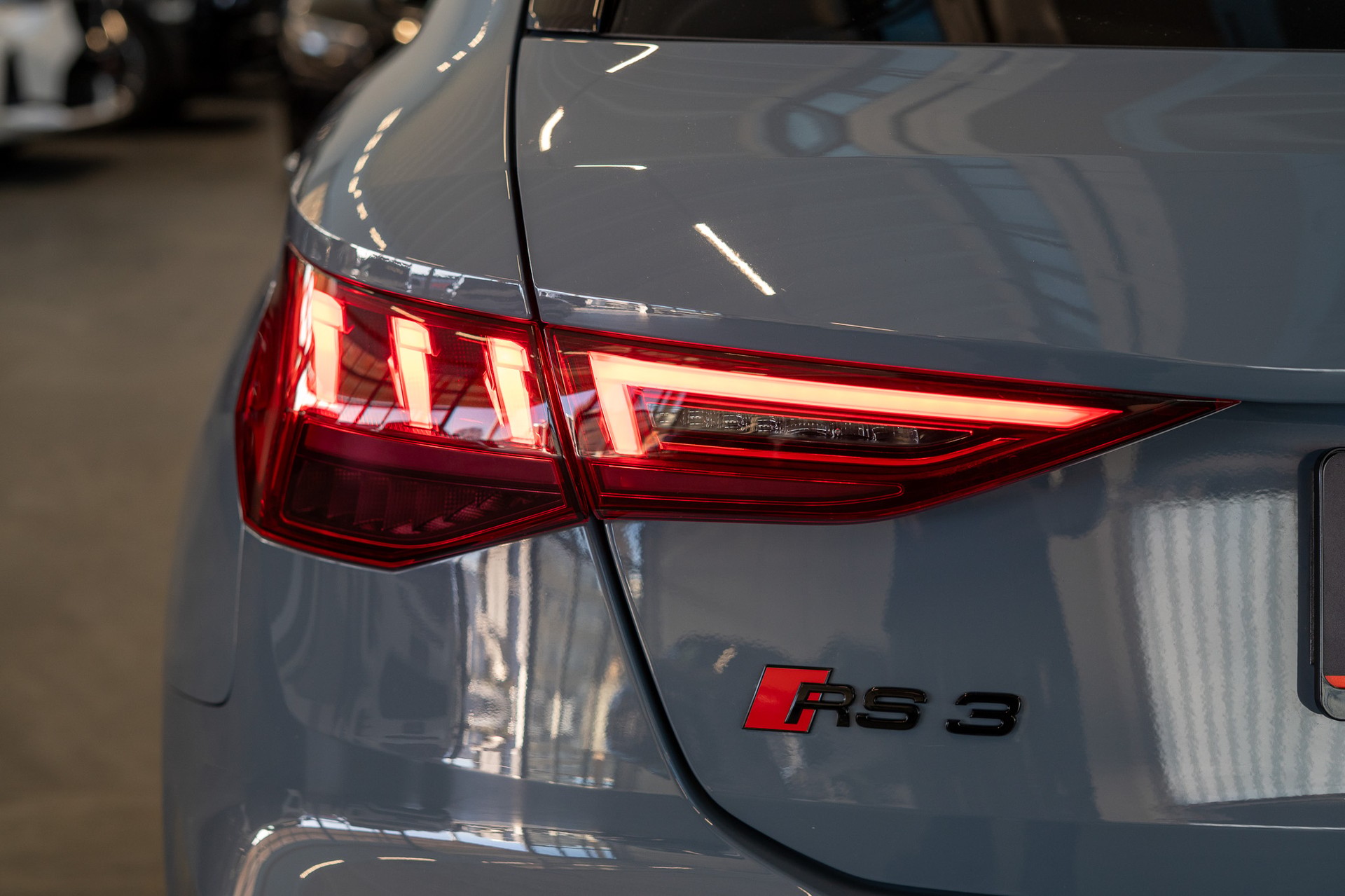 AUDI RS3 Sportback 2.5 TFSI quattro S-Tronic / Panorama / Rückfahrkamera-image-5