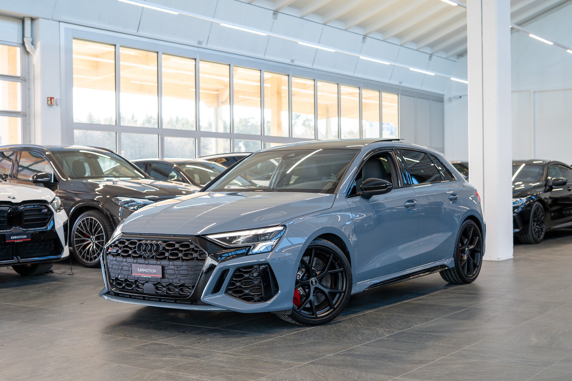 AUDI RS3 Sportback 2.5 TFSI quattro S-Tronic / Panorama / Rückfahrkamera-image-0