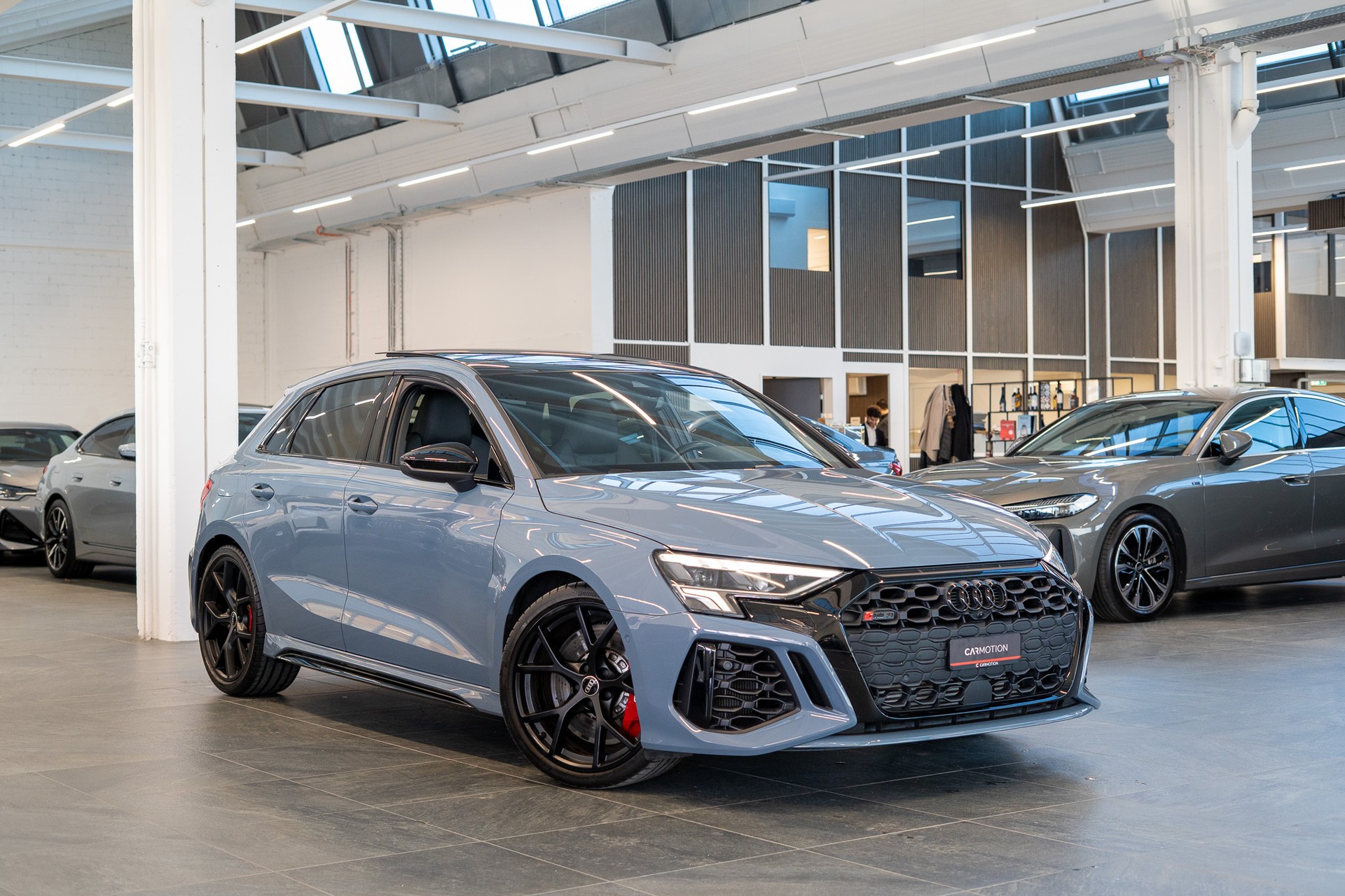 AUDI RS3 Sportback 2.5 TFSI quattro S-Tronic / Panorama / Rückfahrkamera-image-2