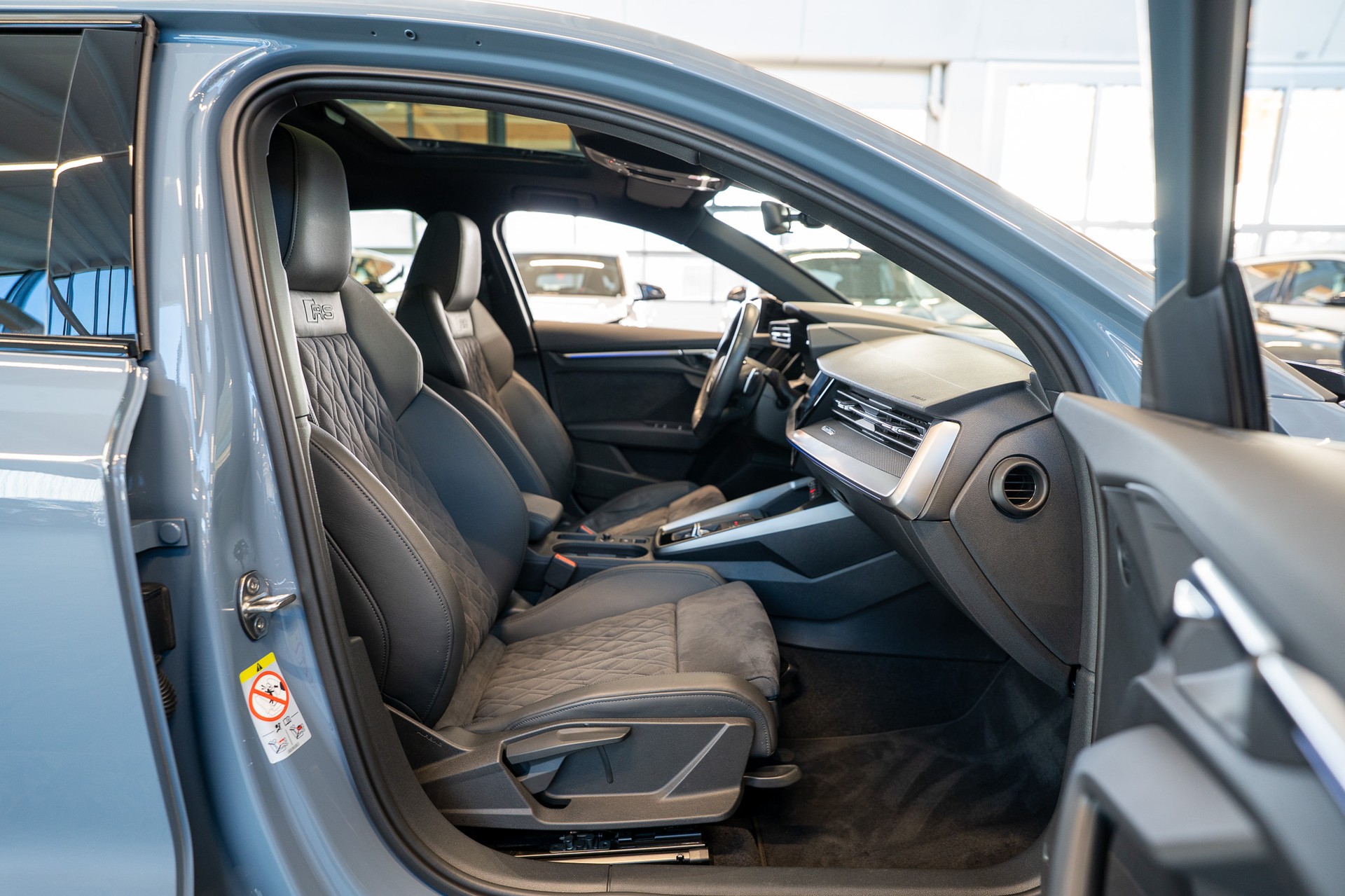 AUDI RS3 Sportback 2.5 TFSI quattro S-Tronic / Panorama / Rückfahrkamera-image-15