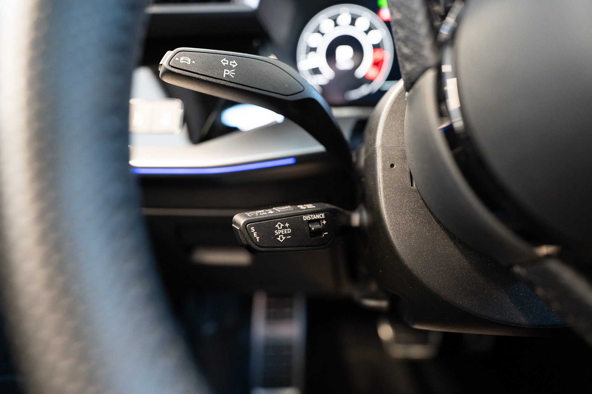 AUDI RS3 Sportback 2.5 TFSI quattro S-Tronic / Panorama / Rückfahrkamera-image-19
