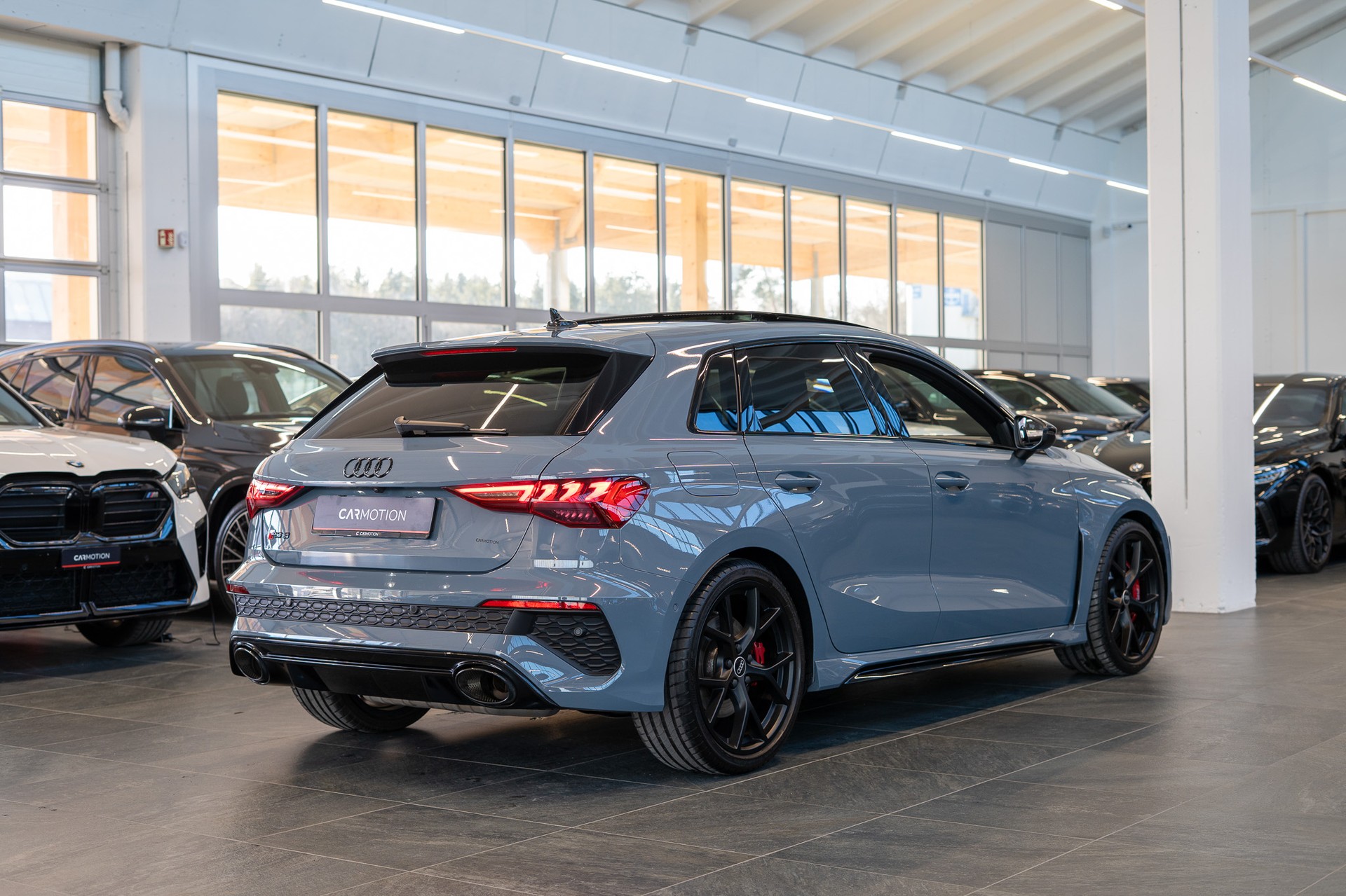 AUDI RS3 Sportback 2.5 TFSI quattro S-Tronic / Panorama / Rückfahrkamera-image-3