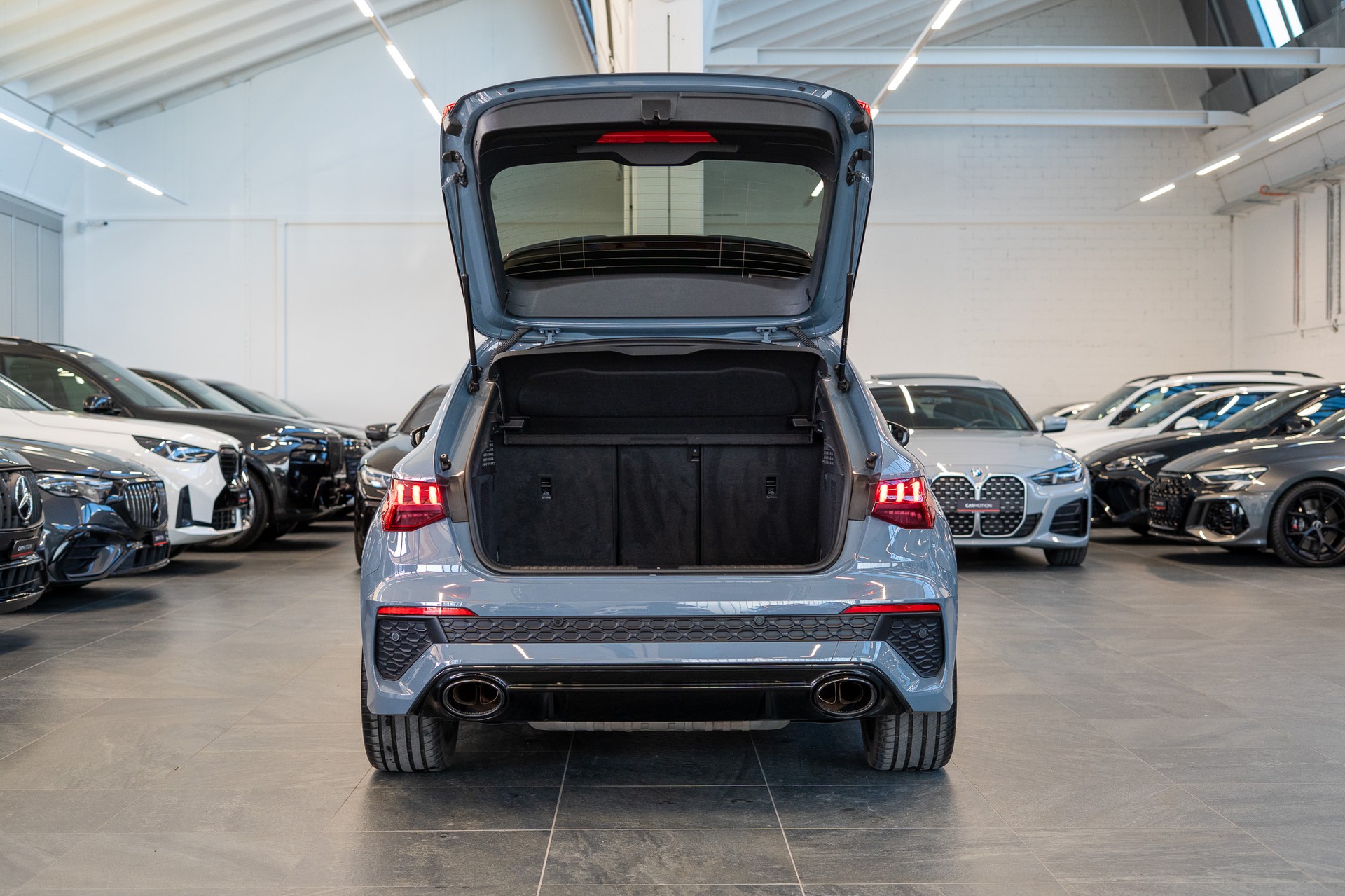 AUDI RS3 Sportback 2.5 TFSI quattro S-Tronic / Panorama / Rückfahrkamera-image-6