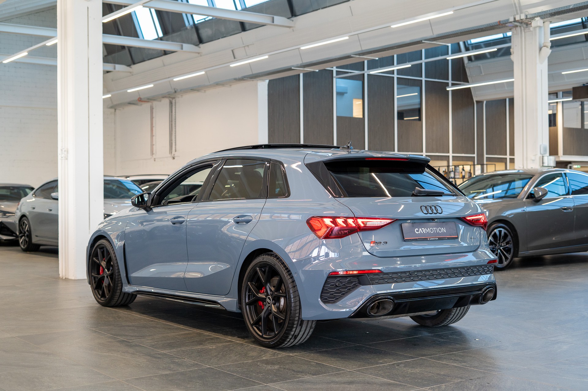 AUDI RS3 Sportback 2.5 TFSI quattro S-Tronic / Panorama / Rückfahrkamera-image-7