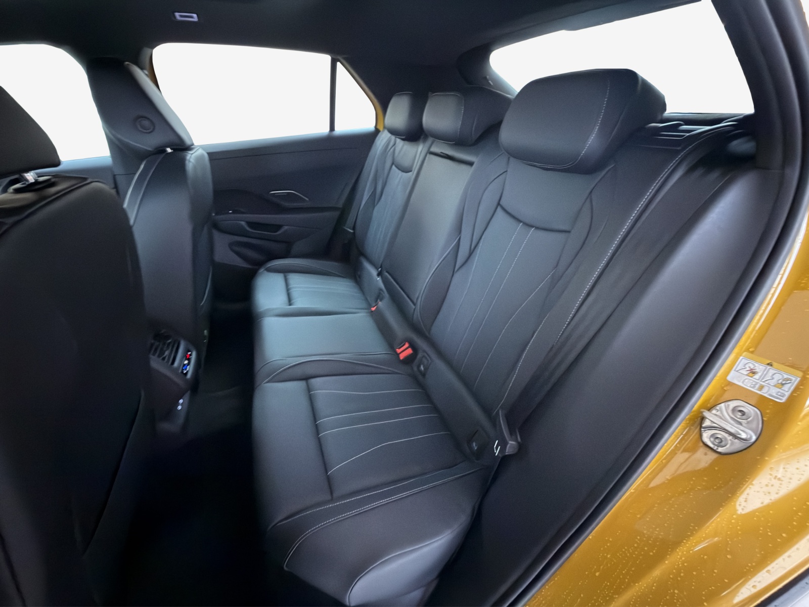 VW T-Roc 1.5 eTSI mHEV R-Line DSG-image-11