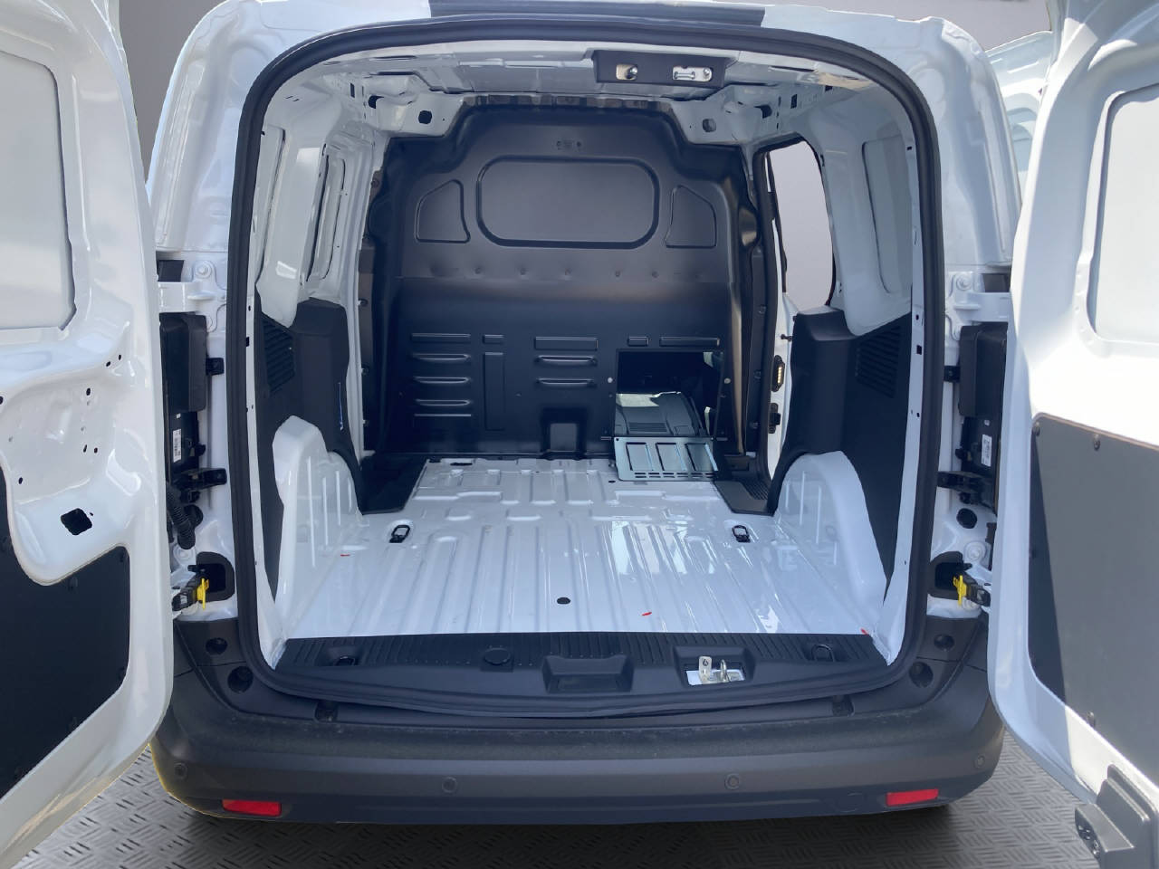 FORD Transit Courier Van 1.0 EcoBoost Trend-image-4