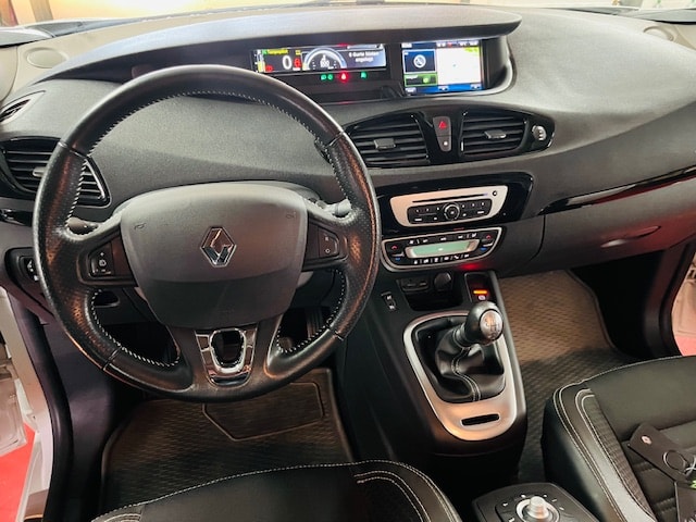 RENAULT Scénic 1.2 16V Turbo Bose-image-9