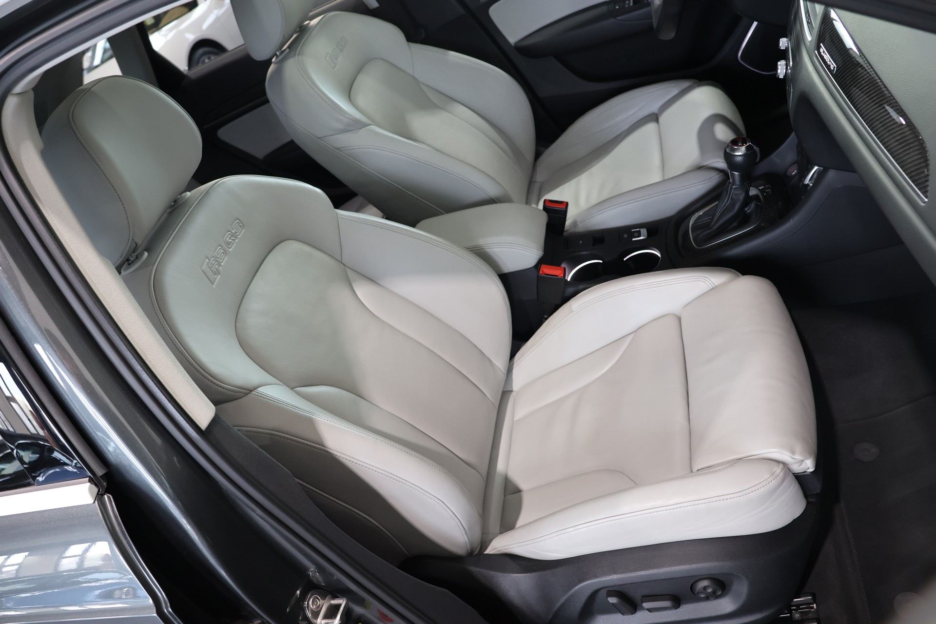 AUDI RS Q3 2.5 TFSI quattro S-tronic-image-13