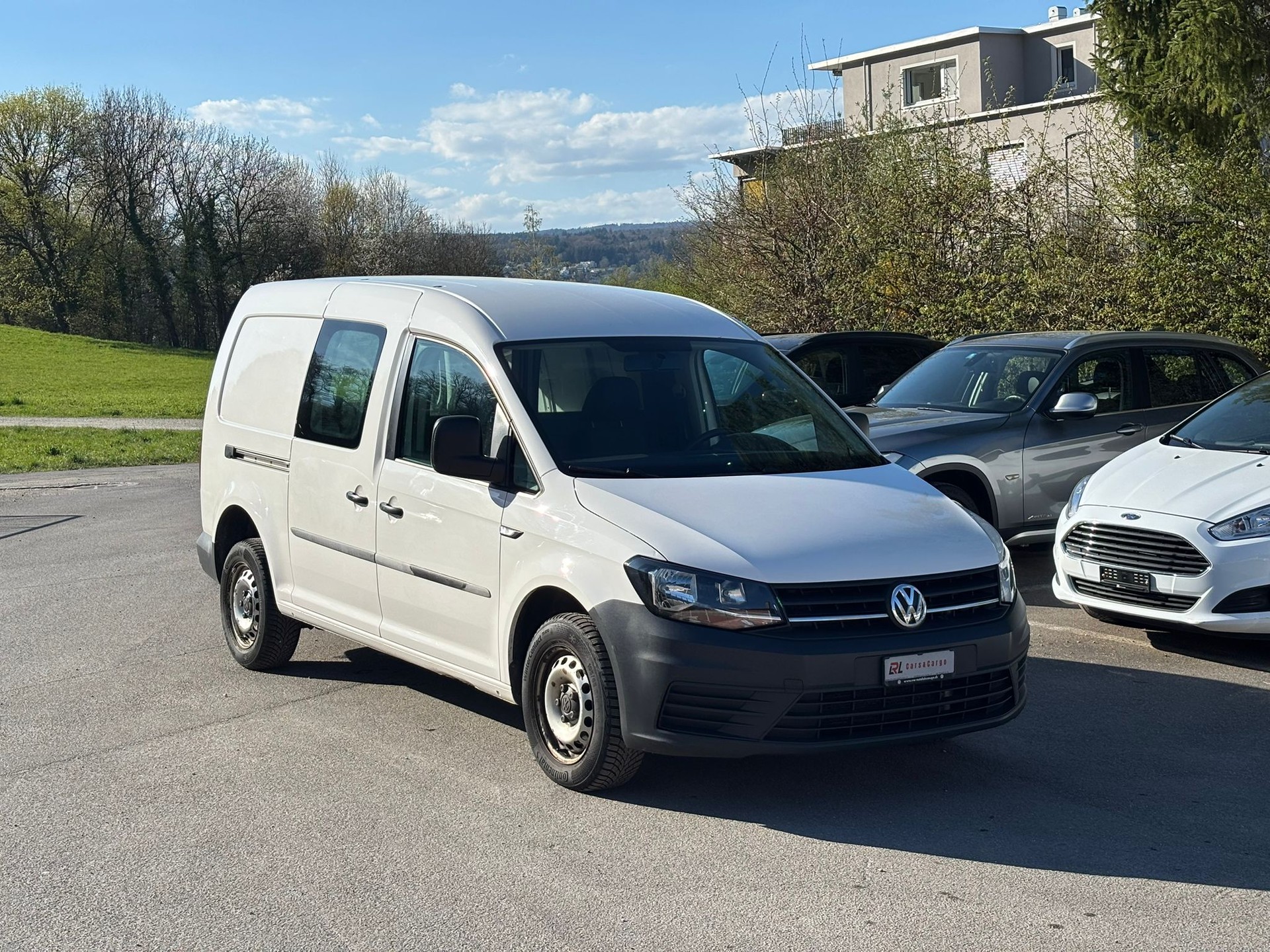 VW Caddy Maxi 2.0TDI BlueMotion Technology-image-0