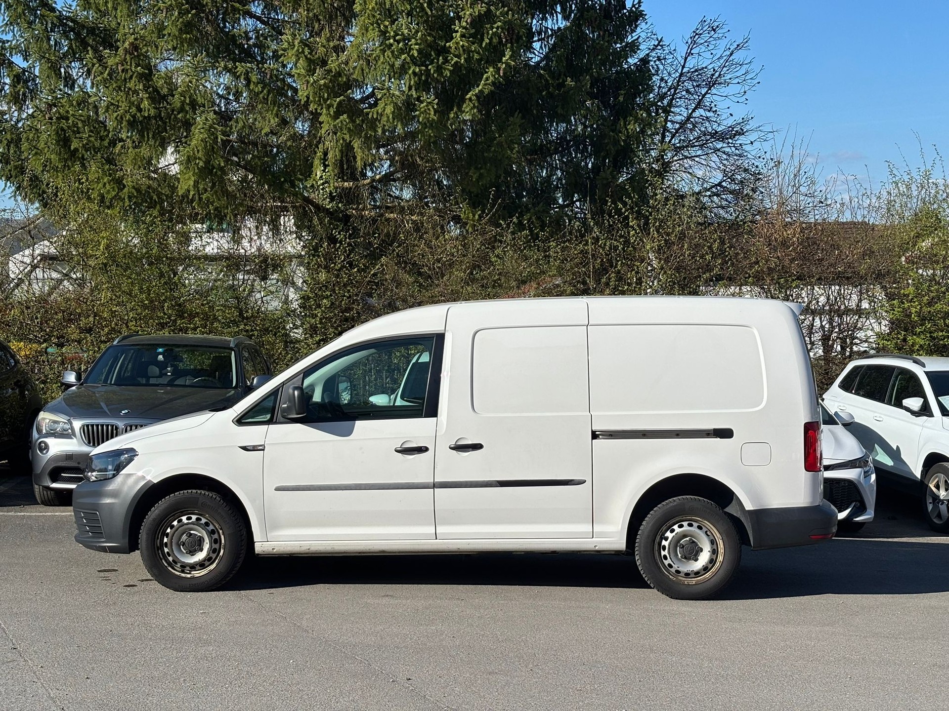 VW Caddy Maxi 2.0TDI BlueMotion Technology-image-8