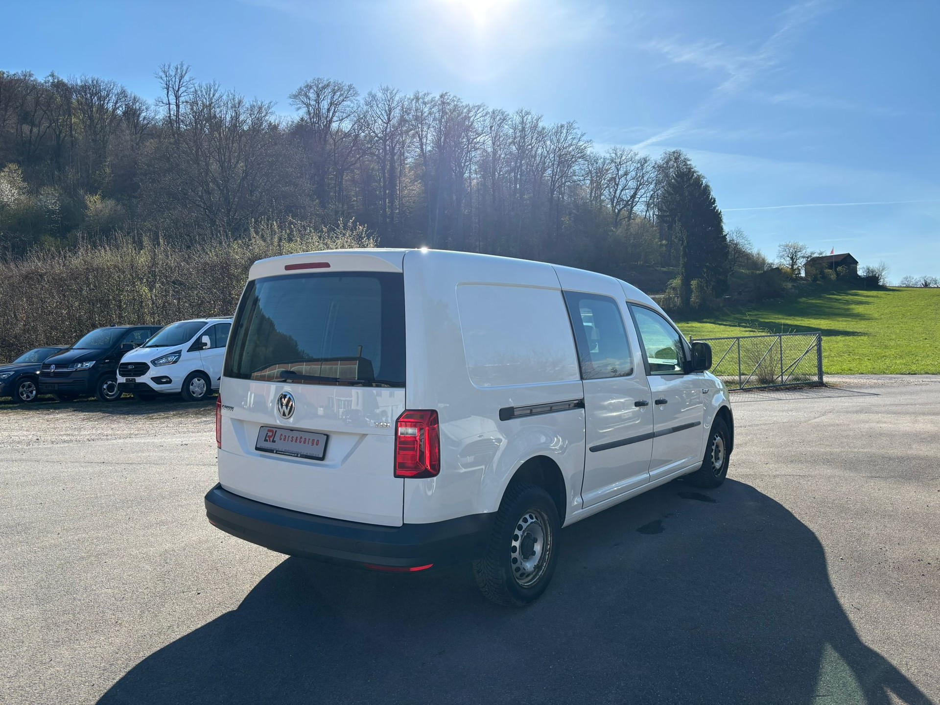VW Caddy Maxi 2.0TDI BlueMotion Technology-image-4