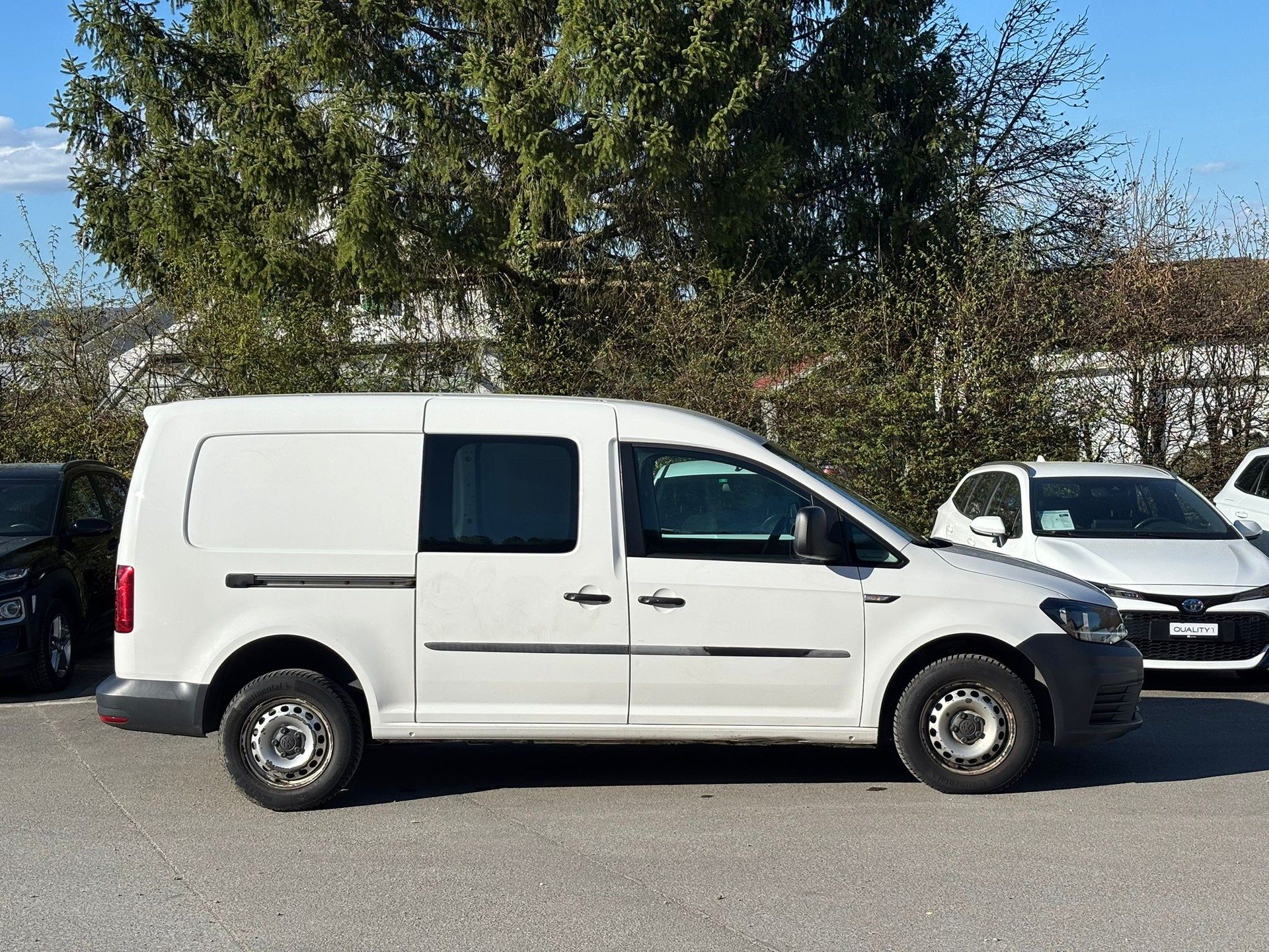 VW Caddy Maxi 2.0TDI BlueMotion Technology-image-3