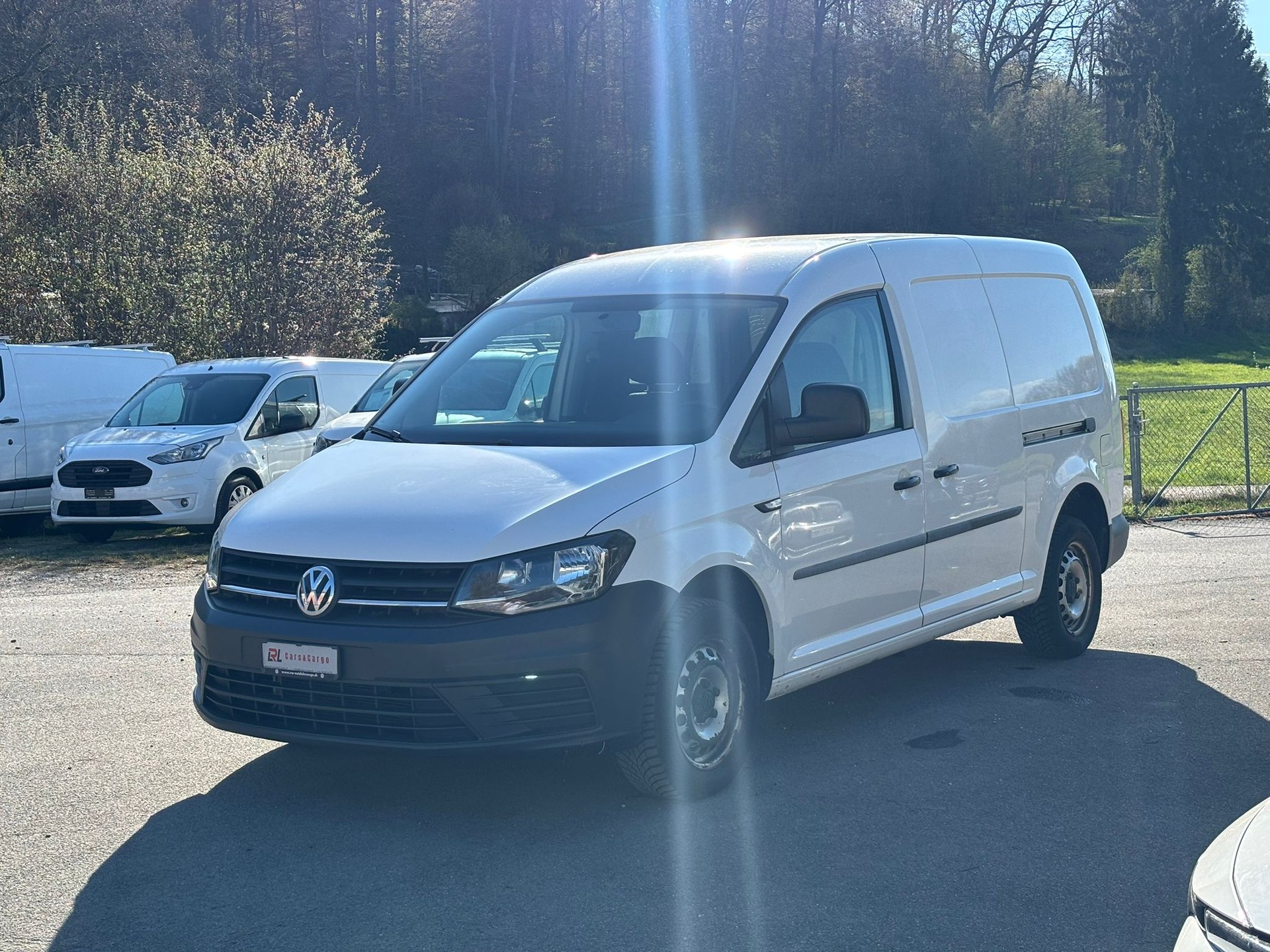 VW Caddy Maxi 2.0TDI BlueMotion Technology-image-2