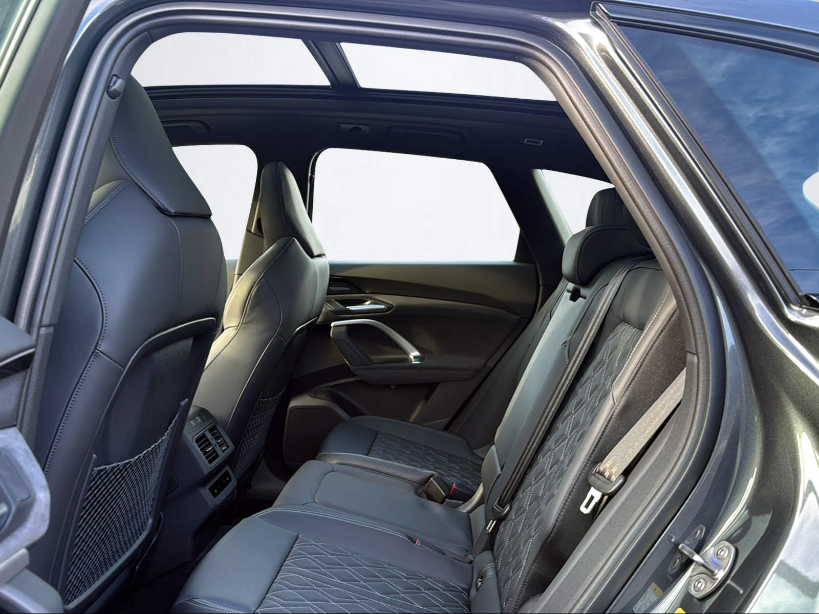 AUDI SQ5 SUV TFSI quat. 270 kW S t. 3000ccm 367PS/270kW 6 Zylinder V6 TFSI Benzin / mHEV-image-8