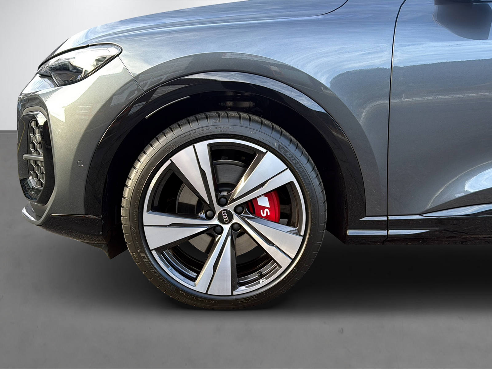 AUDI SQ5 SUV TFSI quat. 270 kW S t. 3000ccm 367PS/270kW 6 Zylinder V6 TFSI Benzin / mHEV-image-4