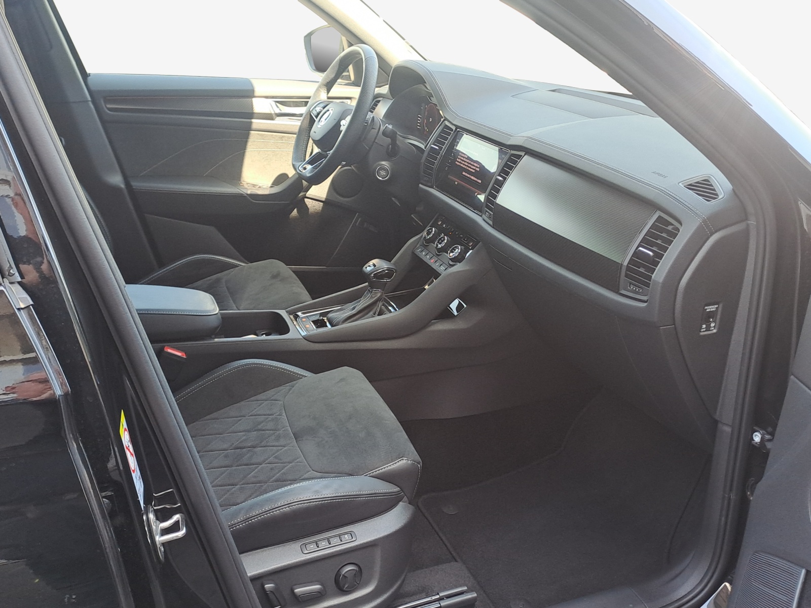 SKODA Kodiaq 2.0 TSI 4x4 SportLine-image-13