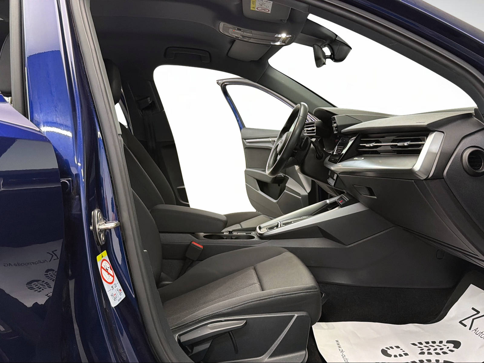 AUDI A3 2.0 TDI Navarra Blue Metallic Limousine-image-8