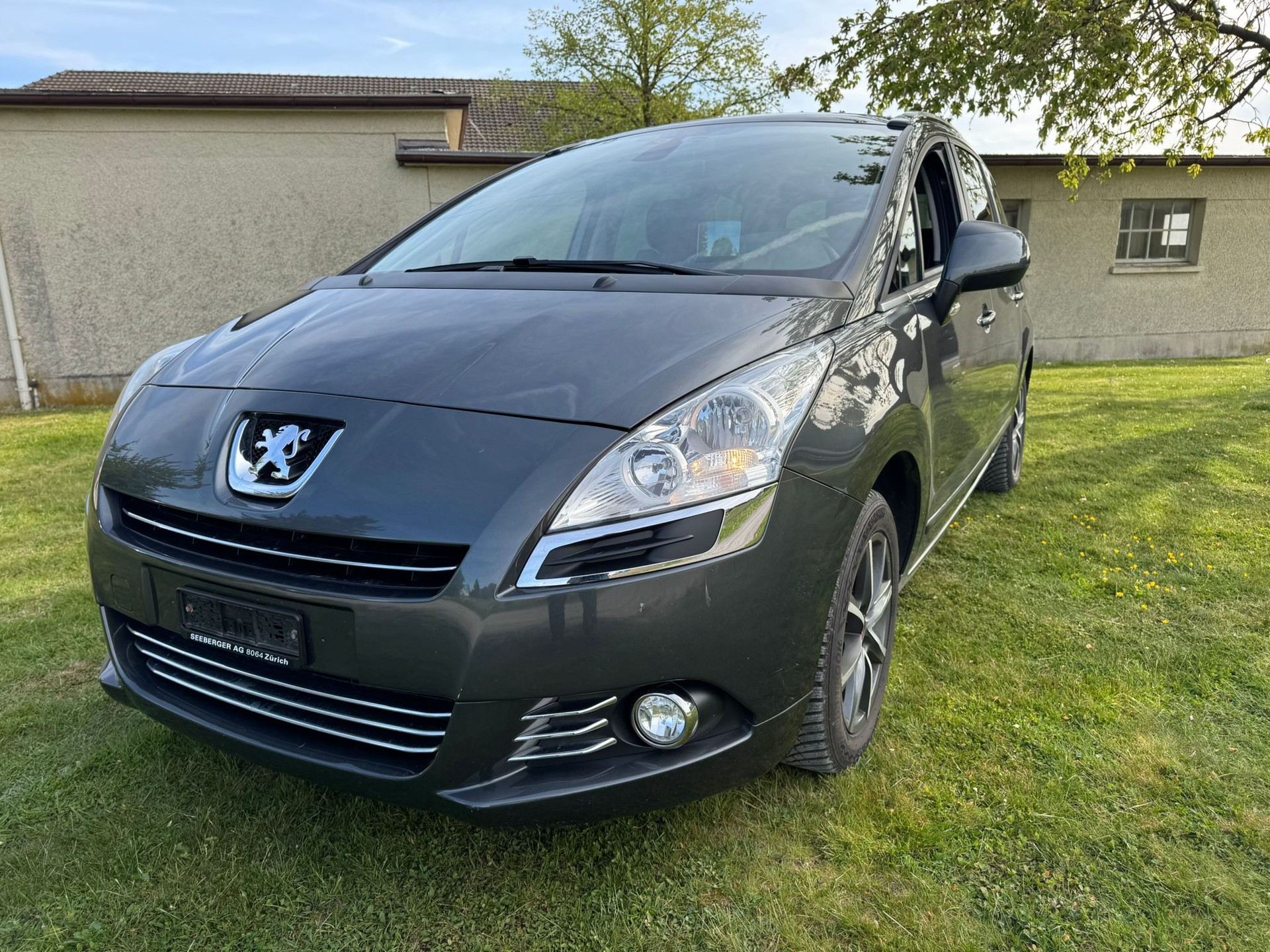 PEUGEOT 5008 1.6 16V T Allure-image-0