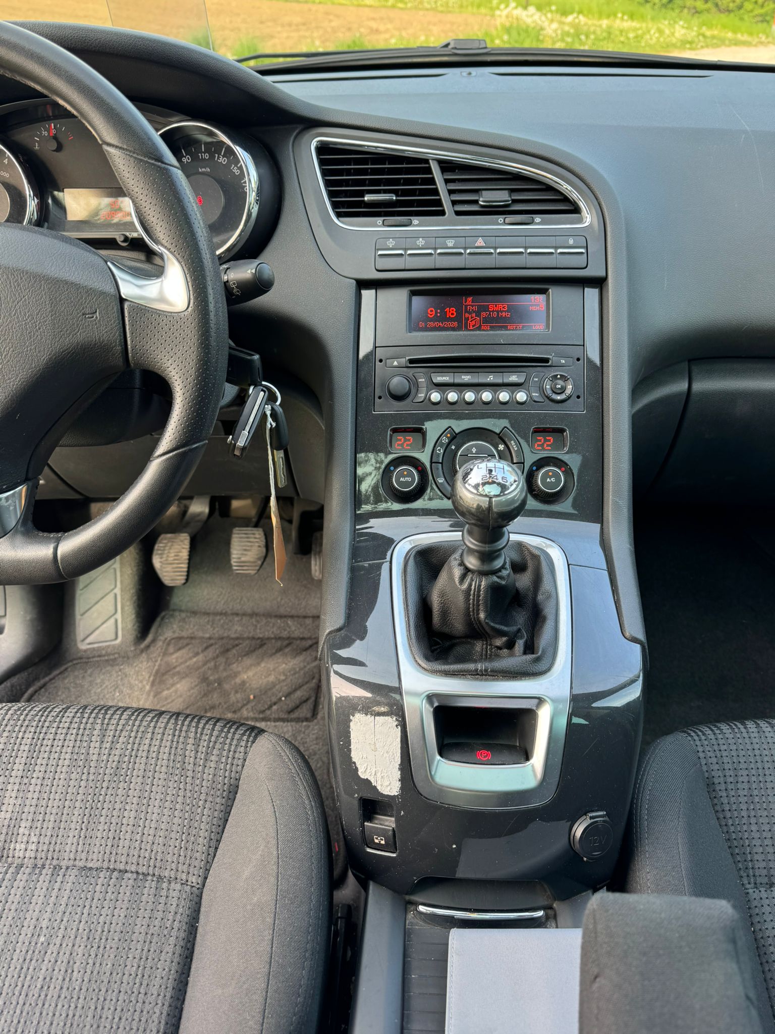 PEUGEOT 5008 1.6 16V T Allure-image-11