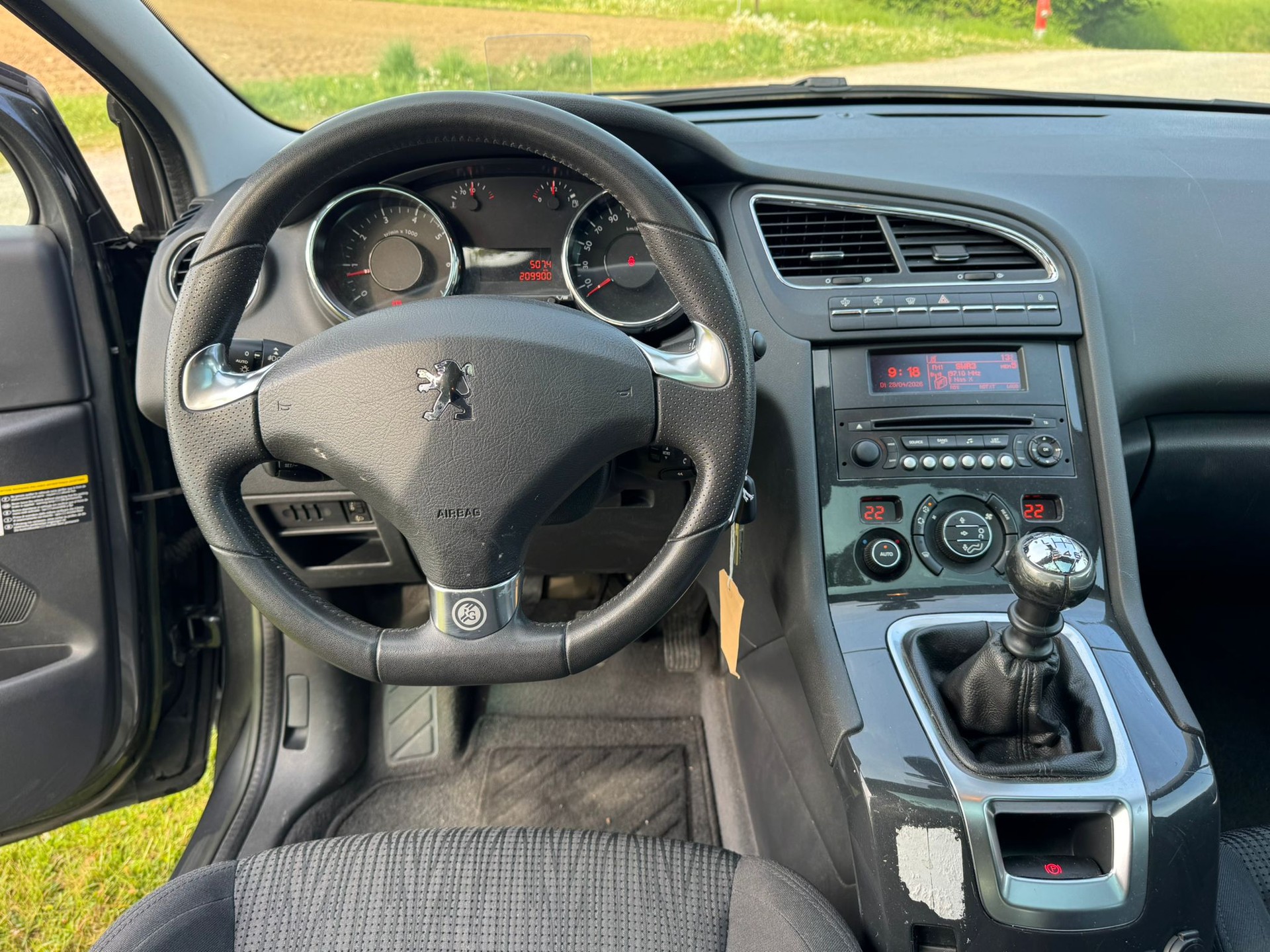 PEUGEOT 5008 1.6 16V T Allure-image-10