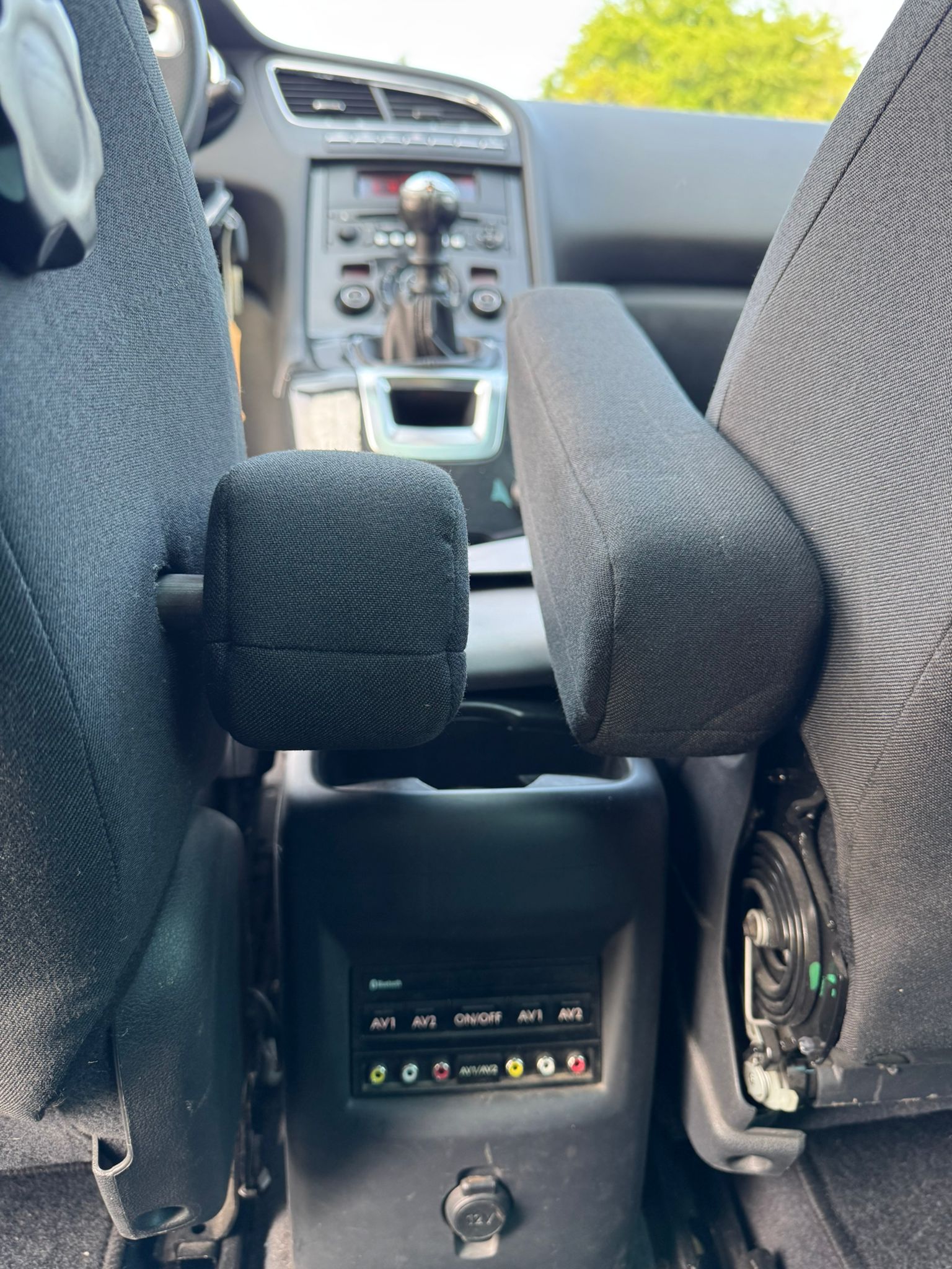 PEUGEOT 5008 1.6 16V T Allure-image-12