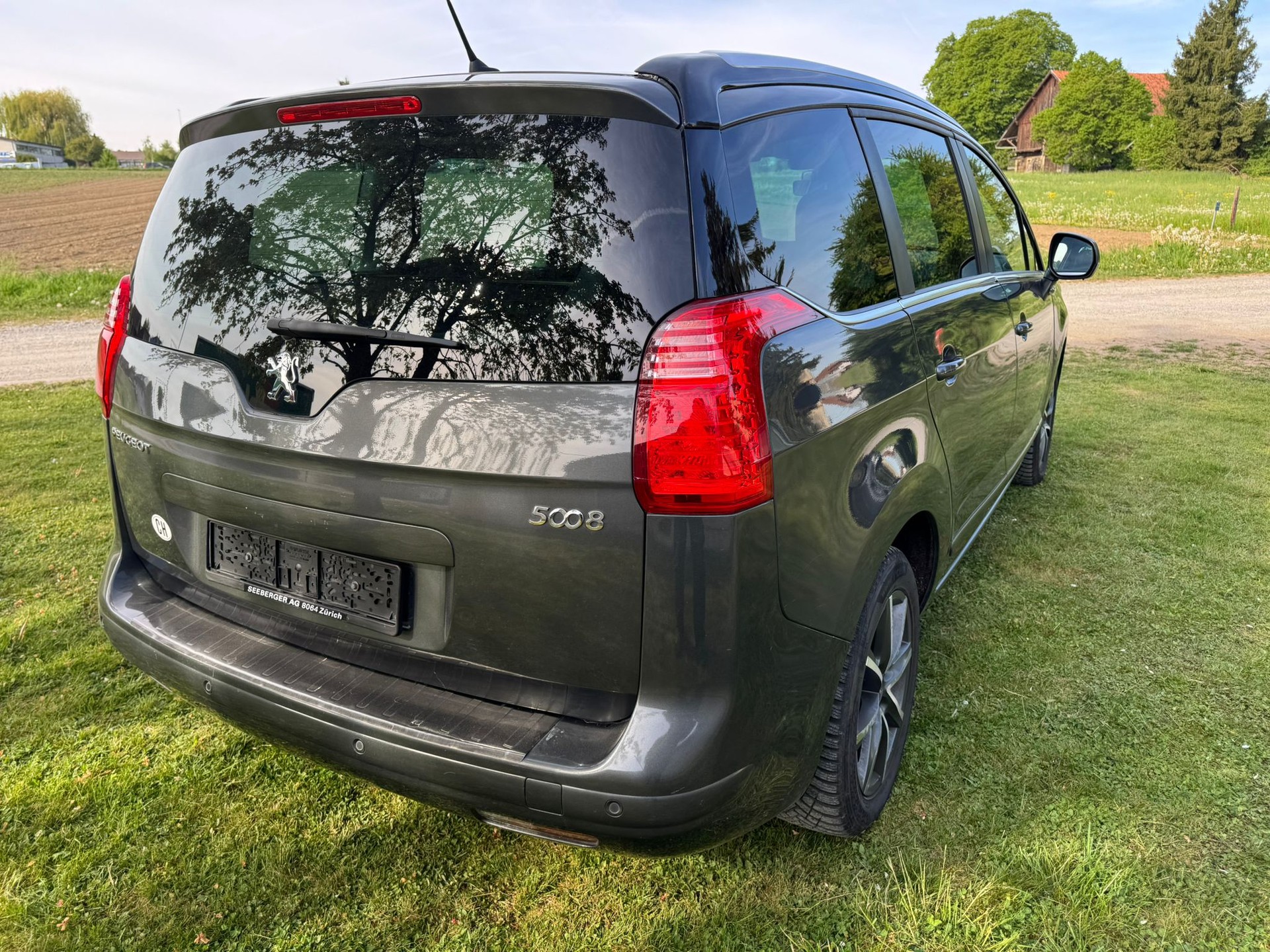 PEUGEOT 5008 1.6 16V T Allure-image-8