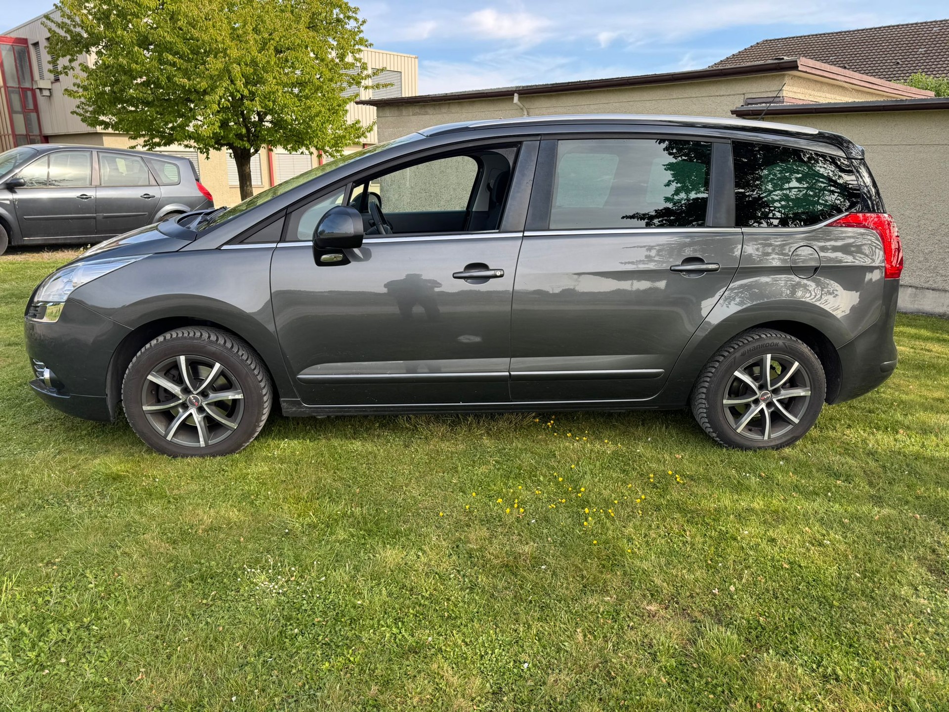 PEUGEOT 5008 1.6 16V T Allure-image-3