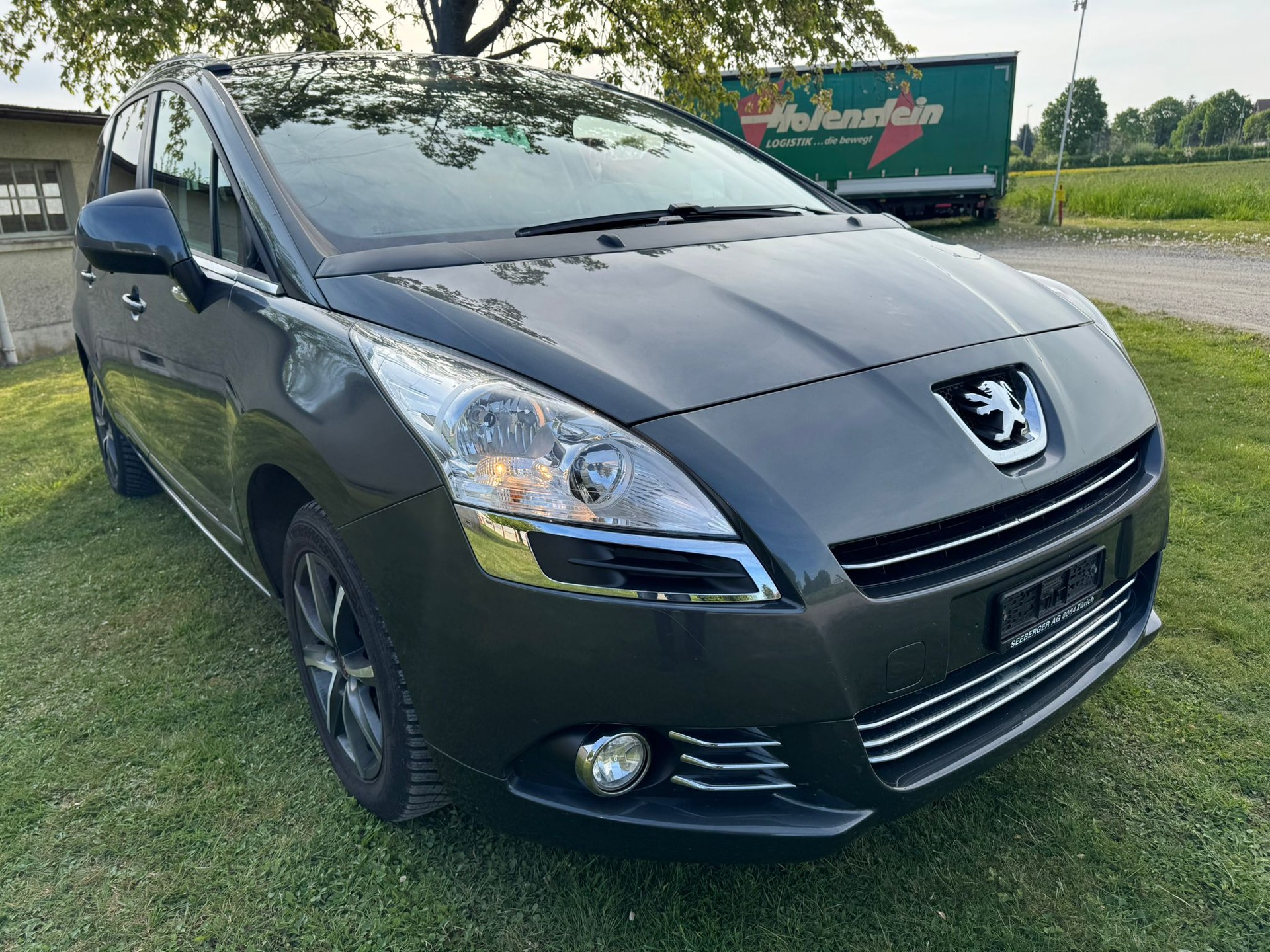 PEUGEOT 5008 1.6 16V T Allure-image-2