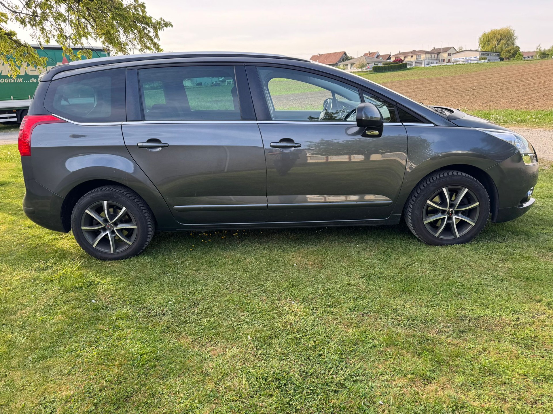 PEUGEOT 5008 1.6 16V T Allure-image-4