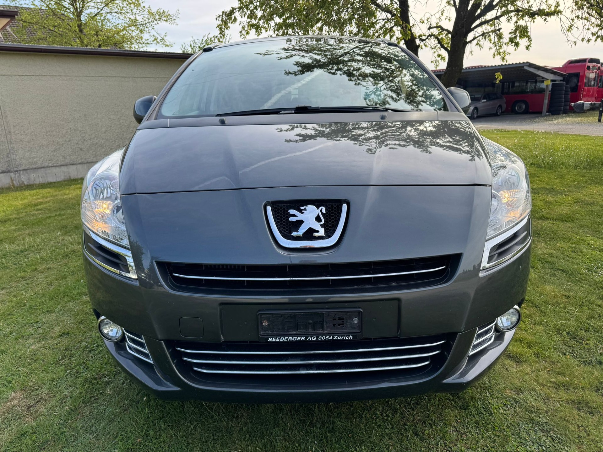 PEUGEOT 5008 1.6 16V T Allure-image-1