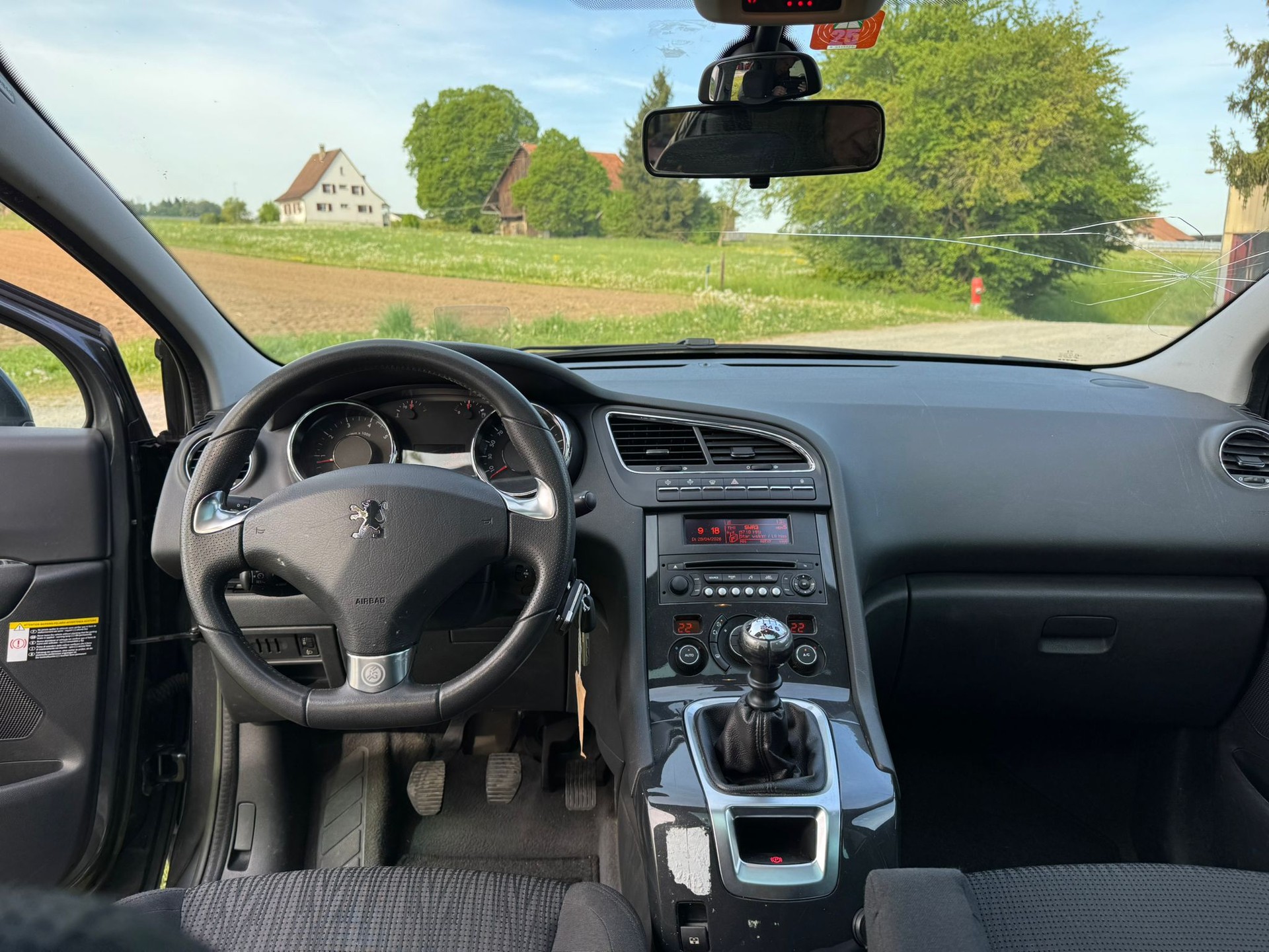 PEUGEOT 5008 1.6 16V T Allure-image-9