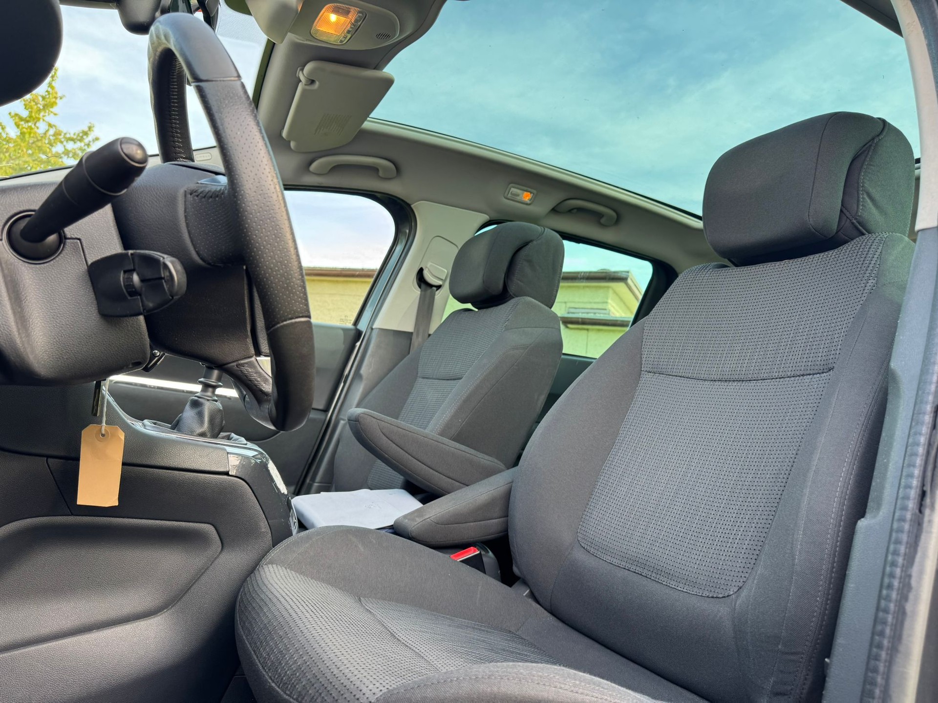 PEUGEOT 5008 1.6 16V T Allure-image-13