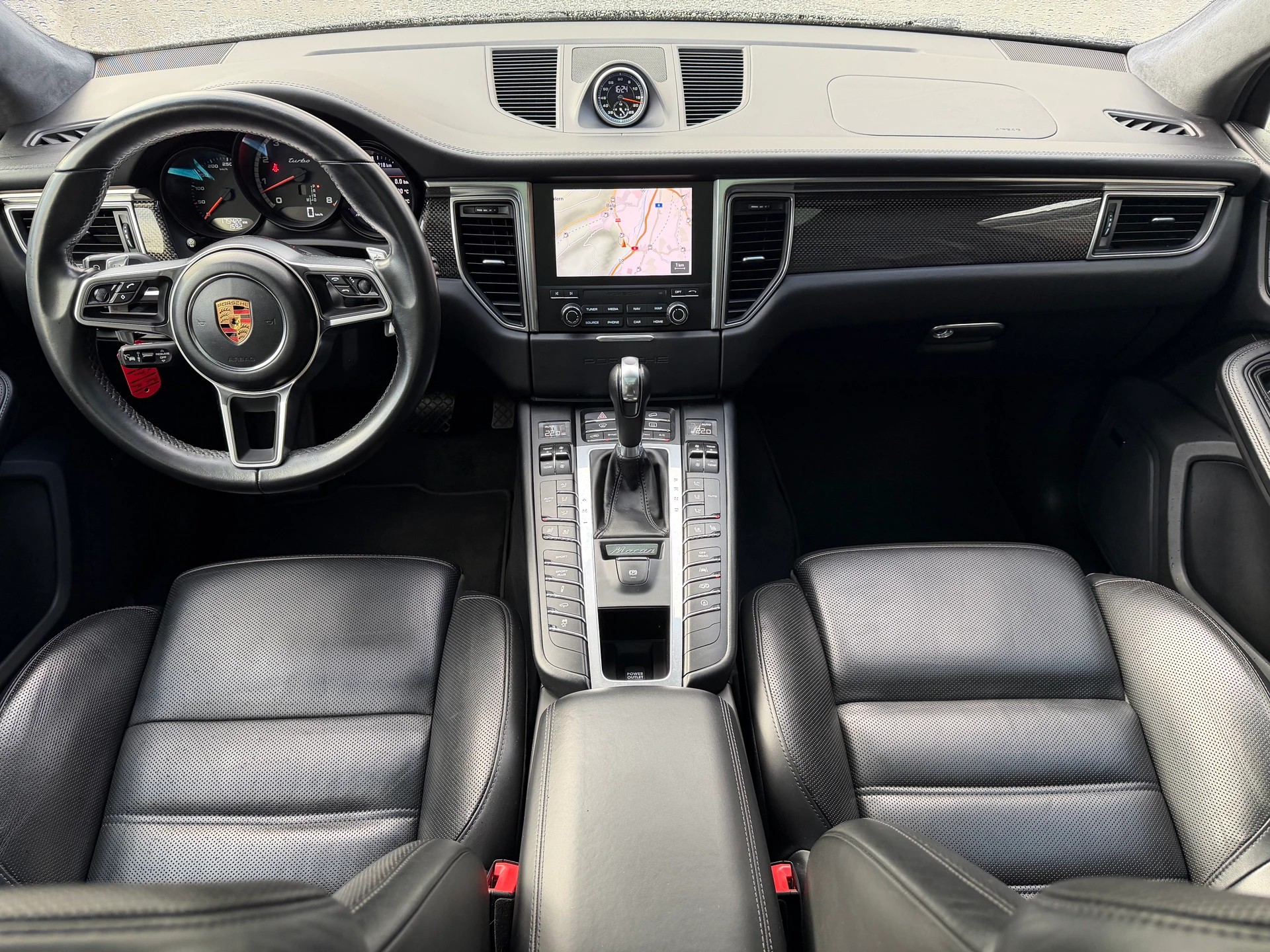 PORSCHE Macan Turbo Performance PDK-image-18