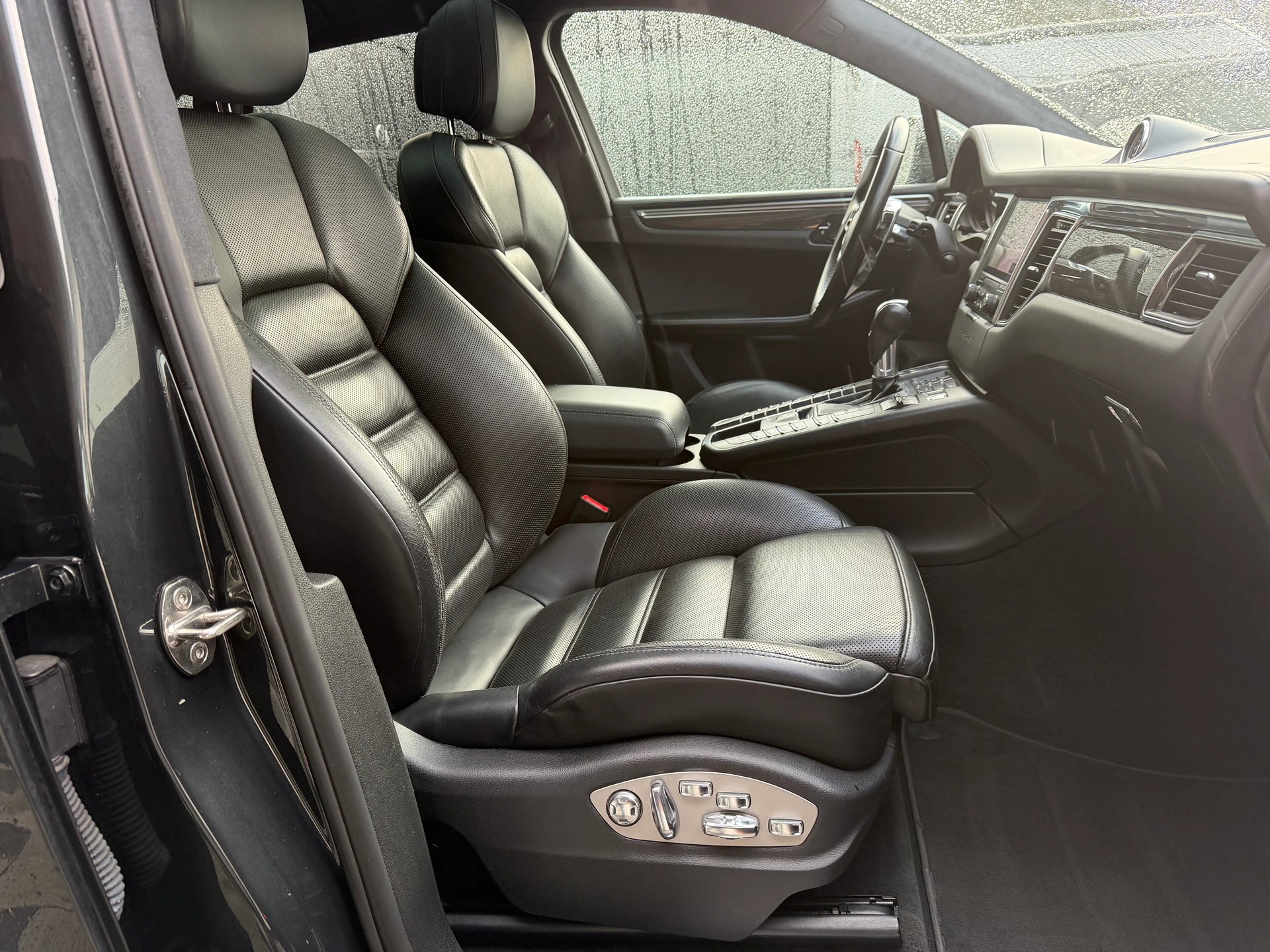 PORSCHE Macan Turbo Performance PDK-image-16
