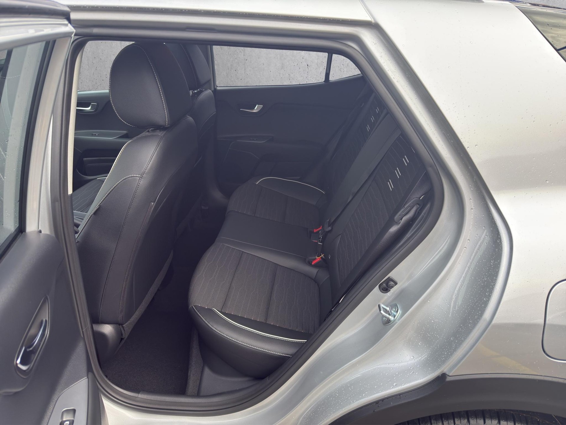 KIA Stonic 1.0 T-GDi MHEV GT-Line-image-10