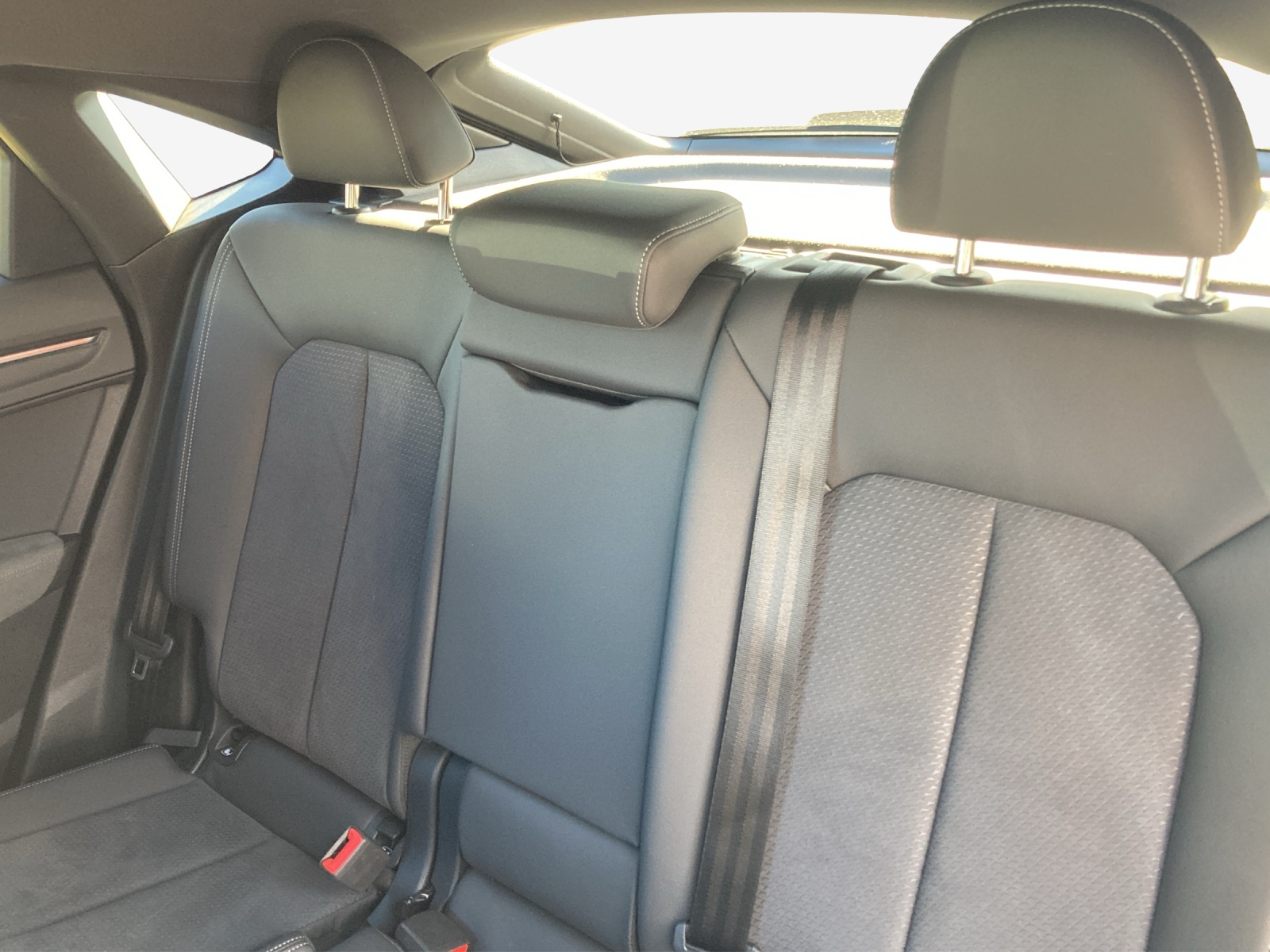 AUDI Q3 Sportback 40 TFSI S line quattro S-tronic-image-11