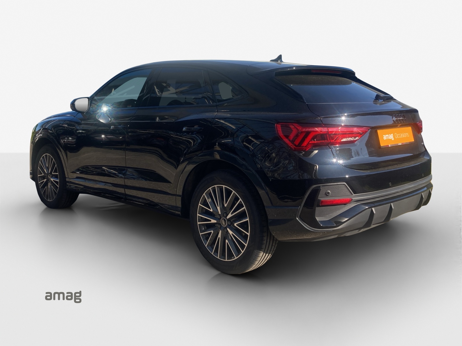 AUDI Q3 Sportback 40 TFSI S line quattro S-tronic-image-2