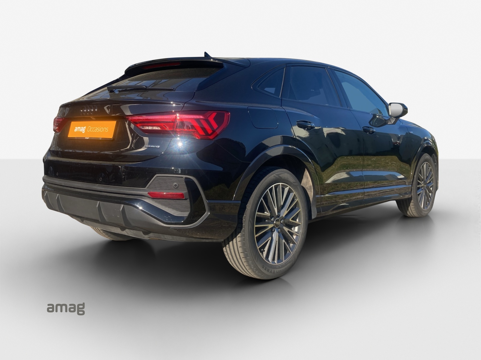 AUDI Q3 Sportback 40 TFSI S line quattro S-tronic-image-4