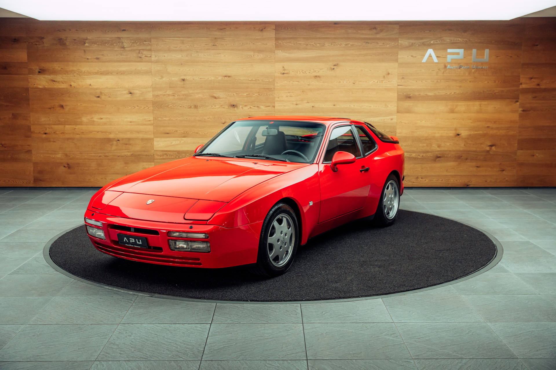 PORSCHE 944 Turbo Coupé-showroom-element-3