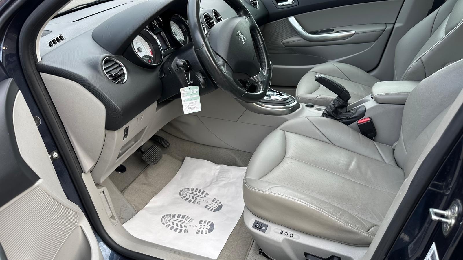 PEUGEOT 308 1.6 16V Turbo Allure Automatic-image-7